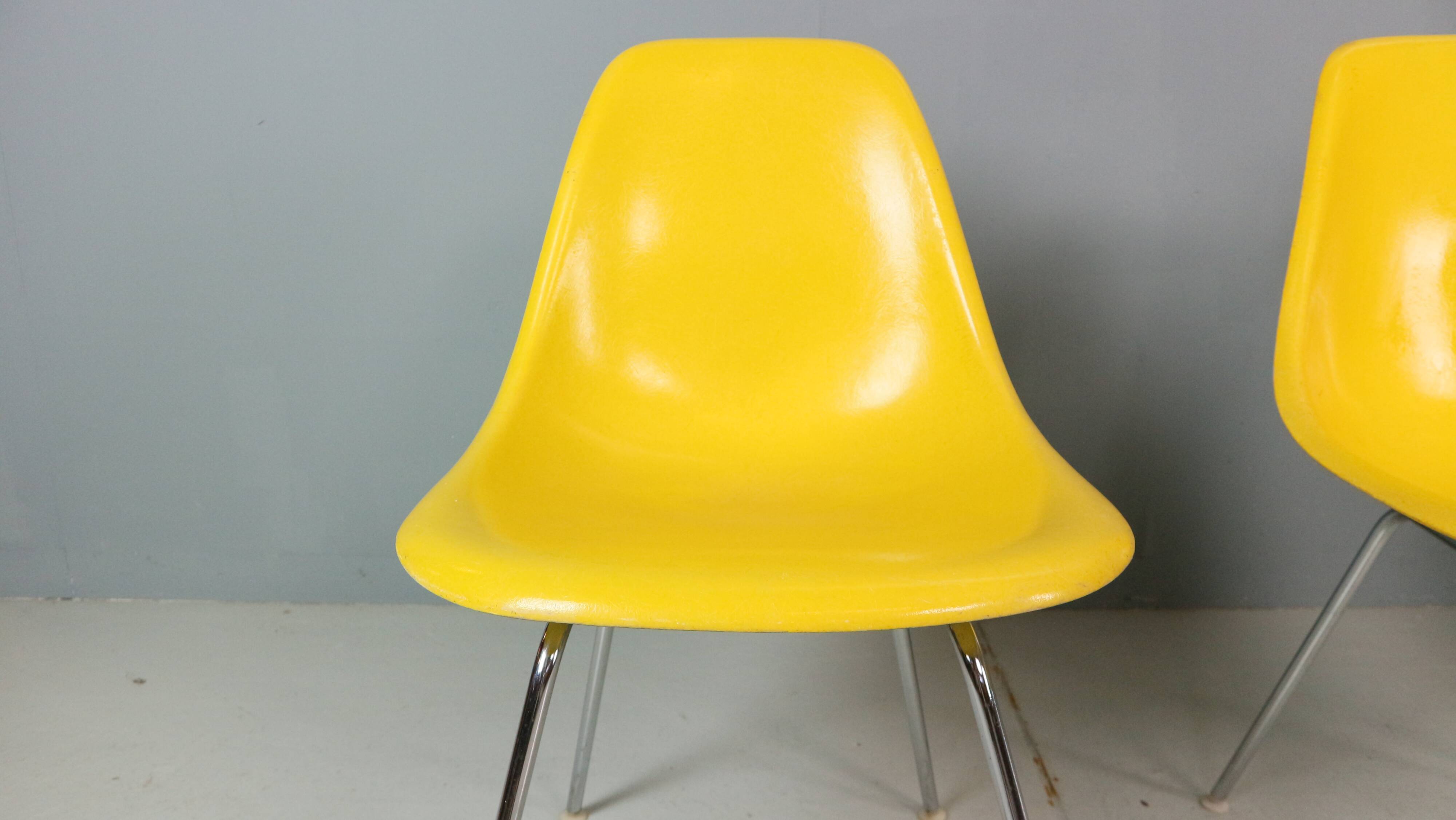 Charles & Ray Eames Set of 4 Yellow "La Fonda" Chairs for Herman Miller, 1960