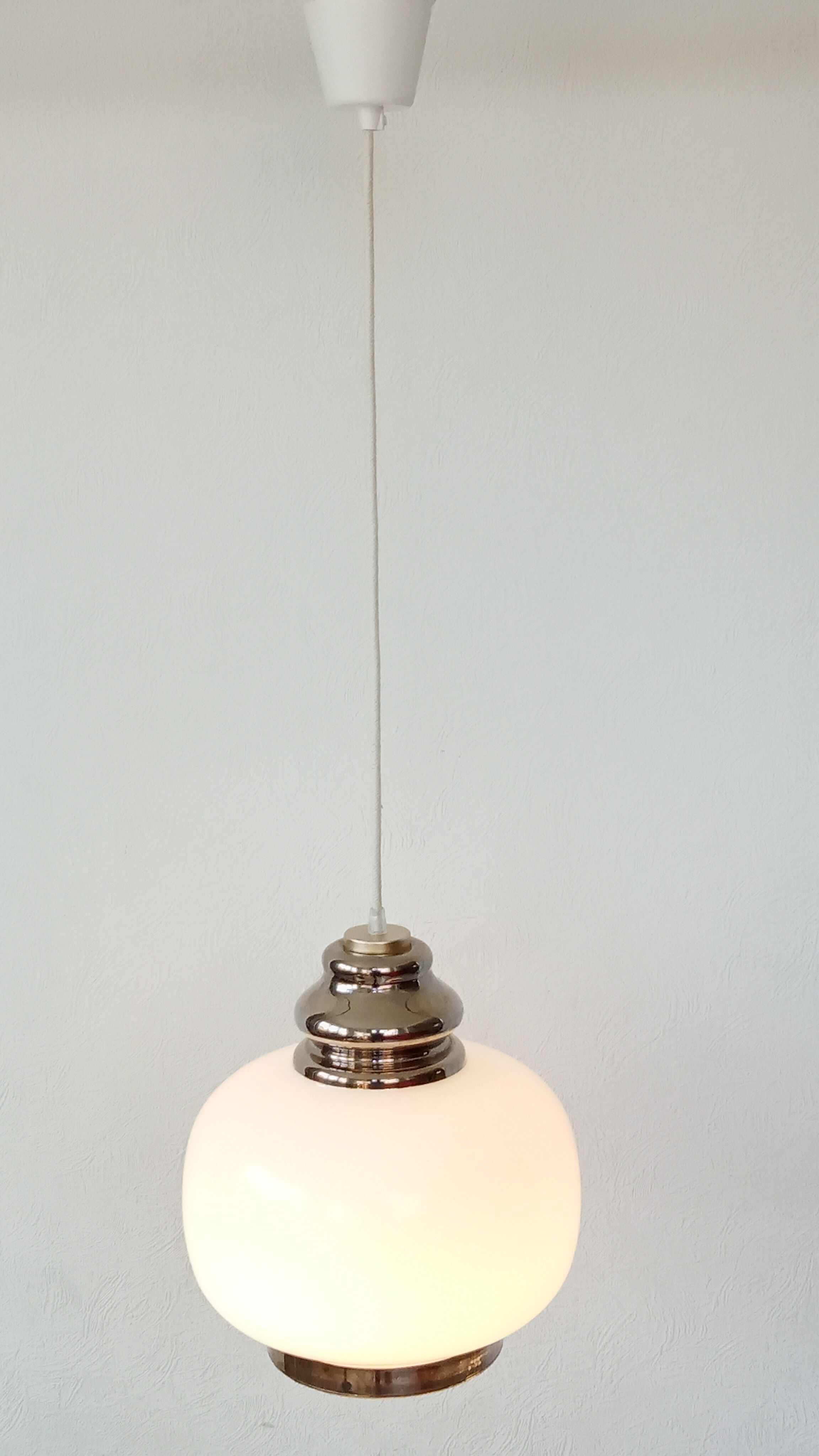 Suspension vintage en opaline