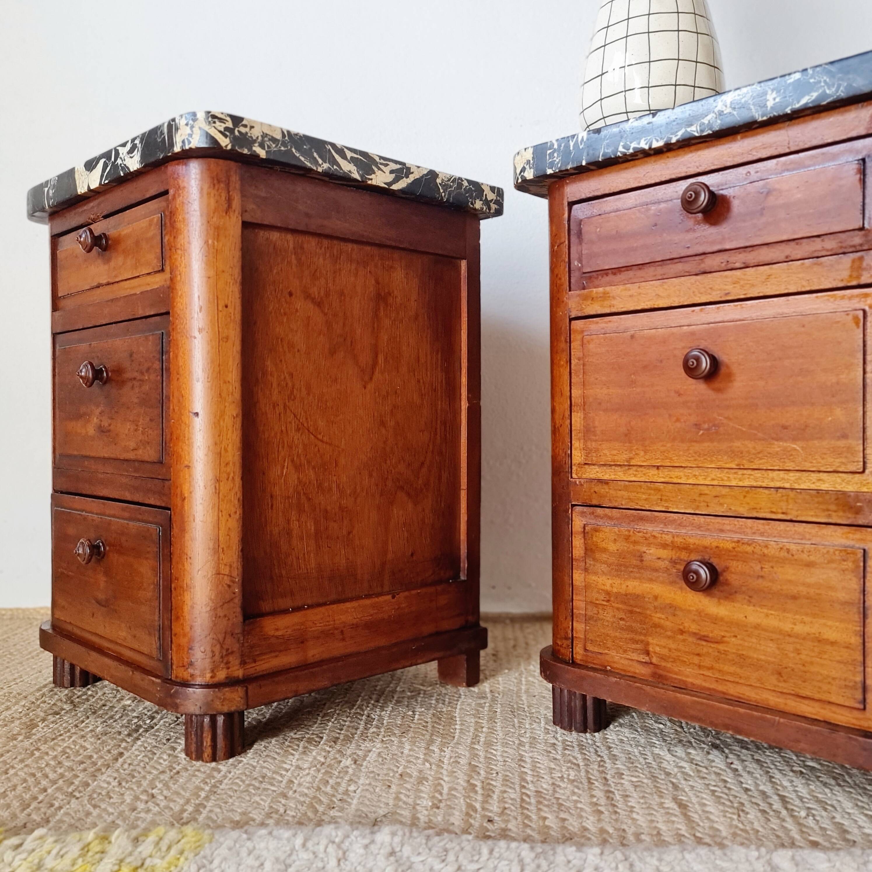 Paire de chevets Art déco en bois et marbre noir