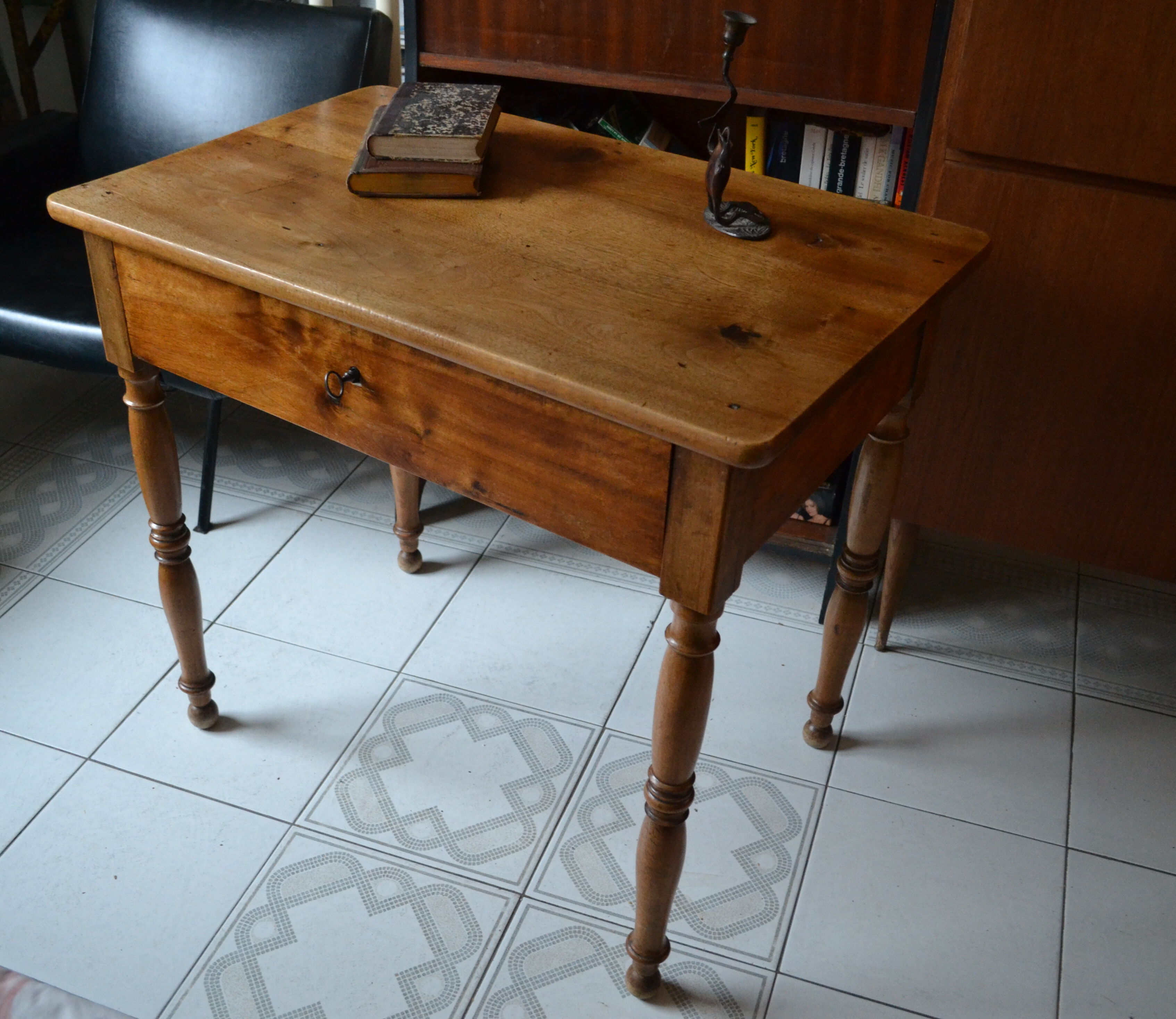 Early 20th century office writing desk louis Philippe solid walnut