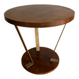Round pedestal table