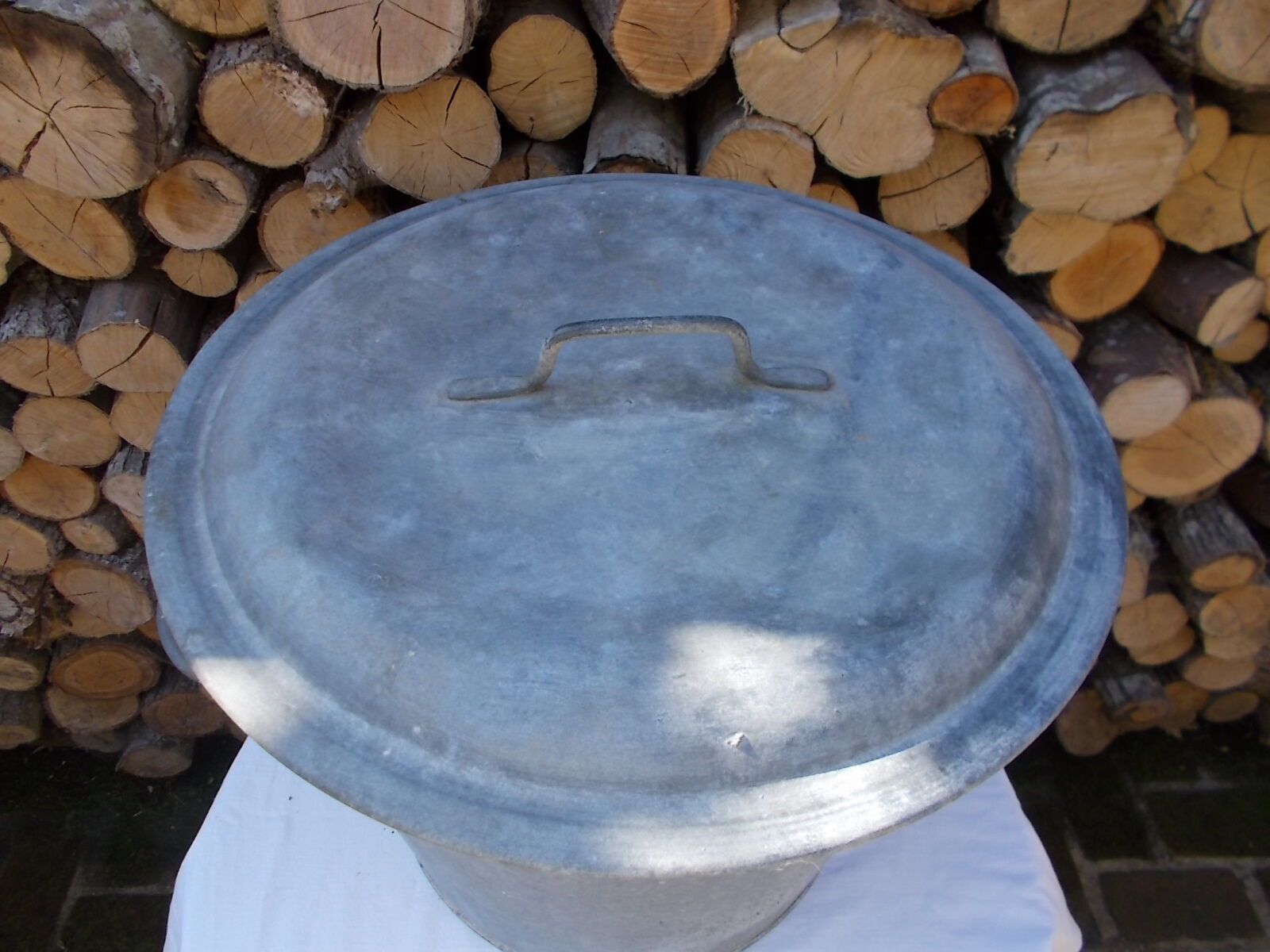 Zinc bucket