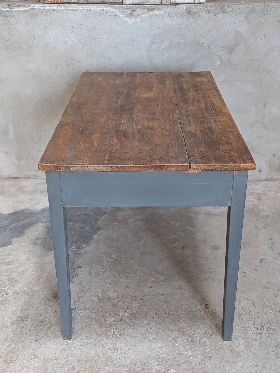 Table / desk