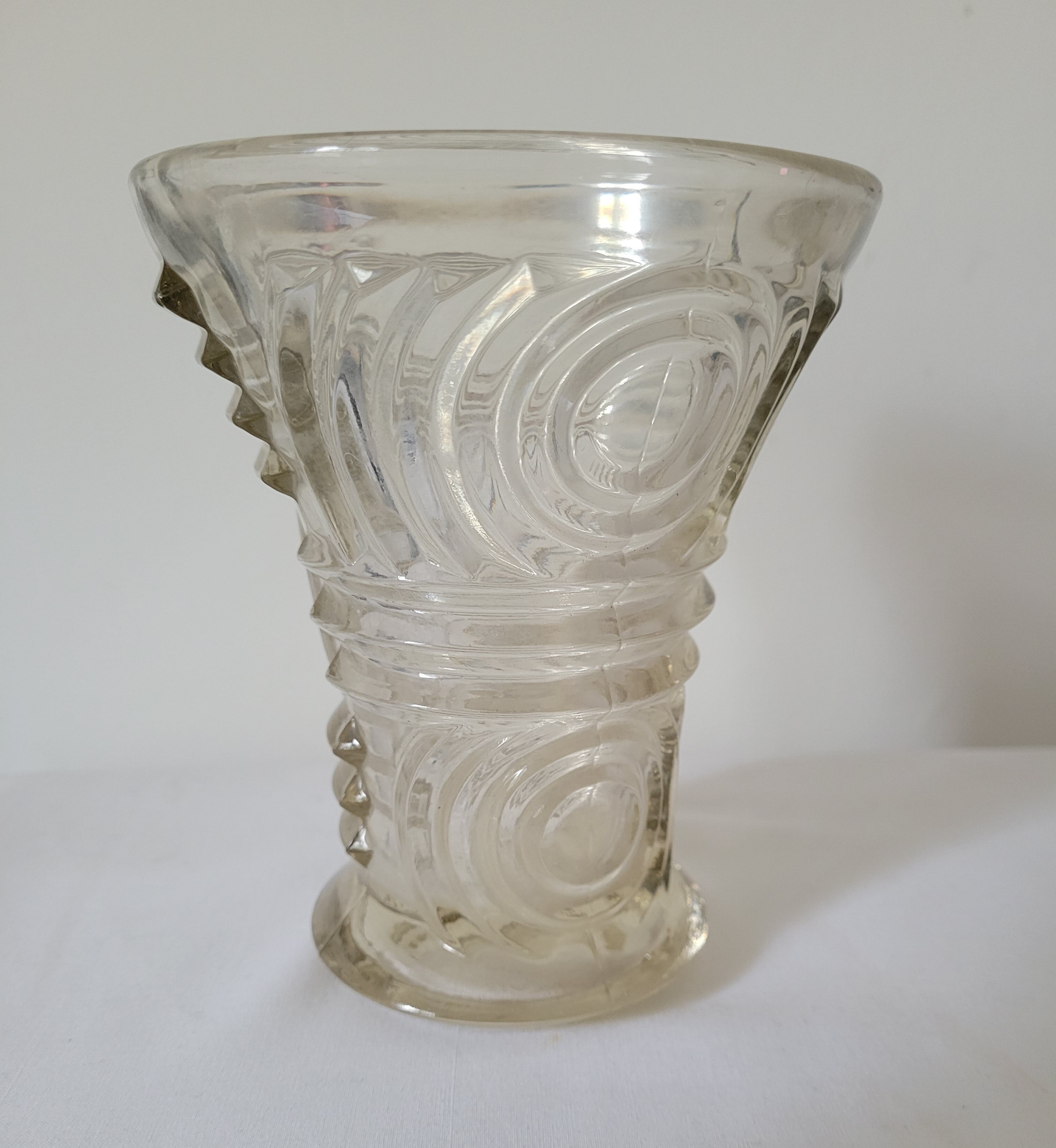 Vase Art deco molded glass