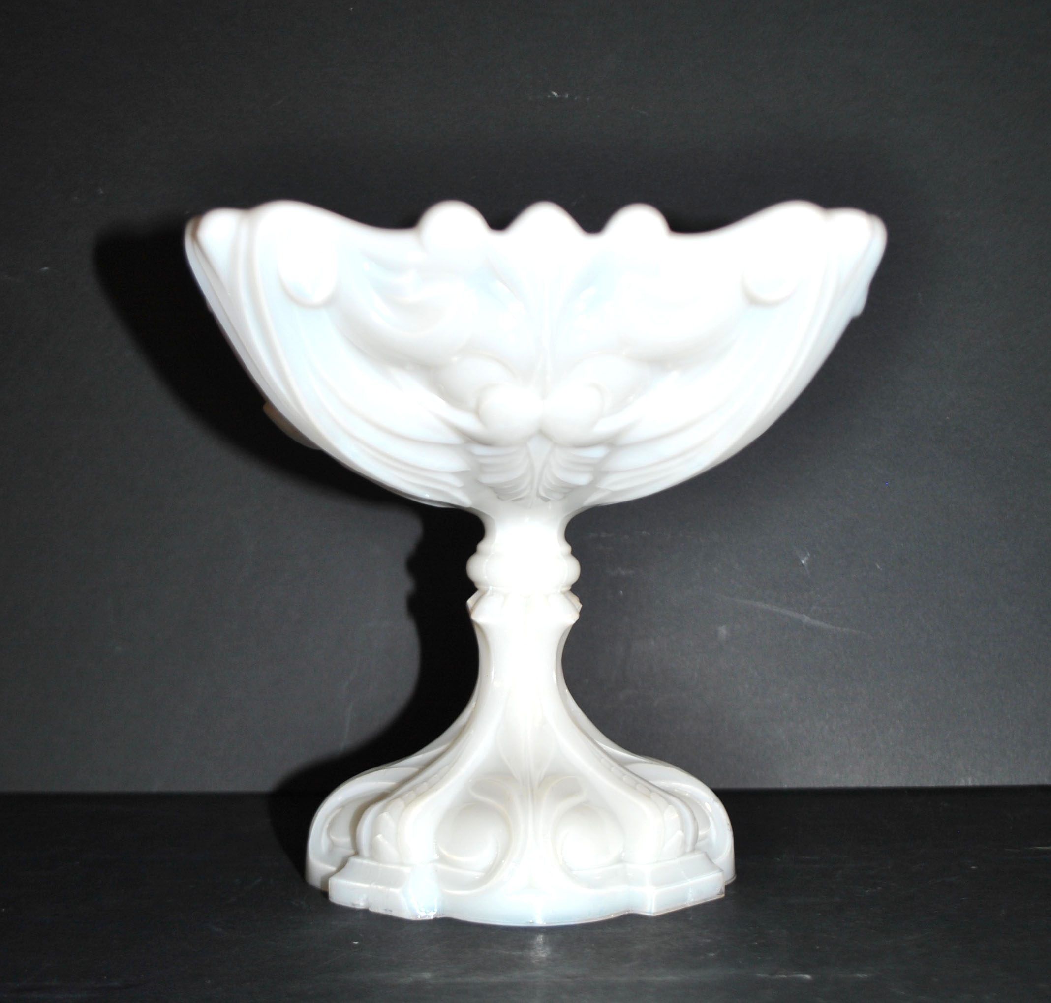 Opaline de Vallerysthal chalice cup Art Nouveau 1910 white opaline H16cm