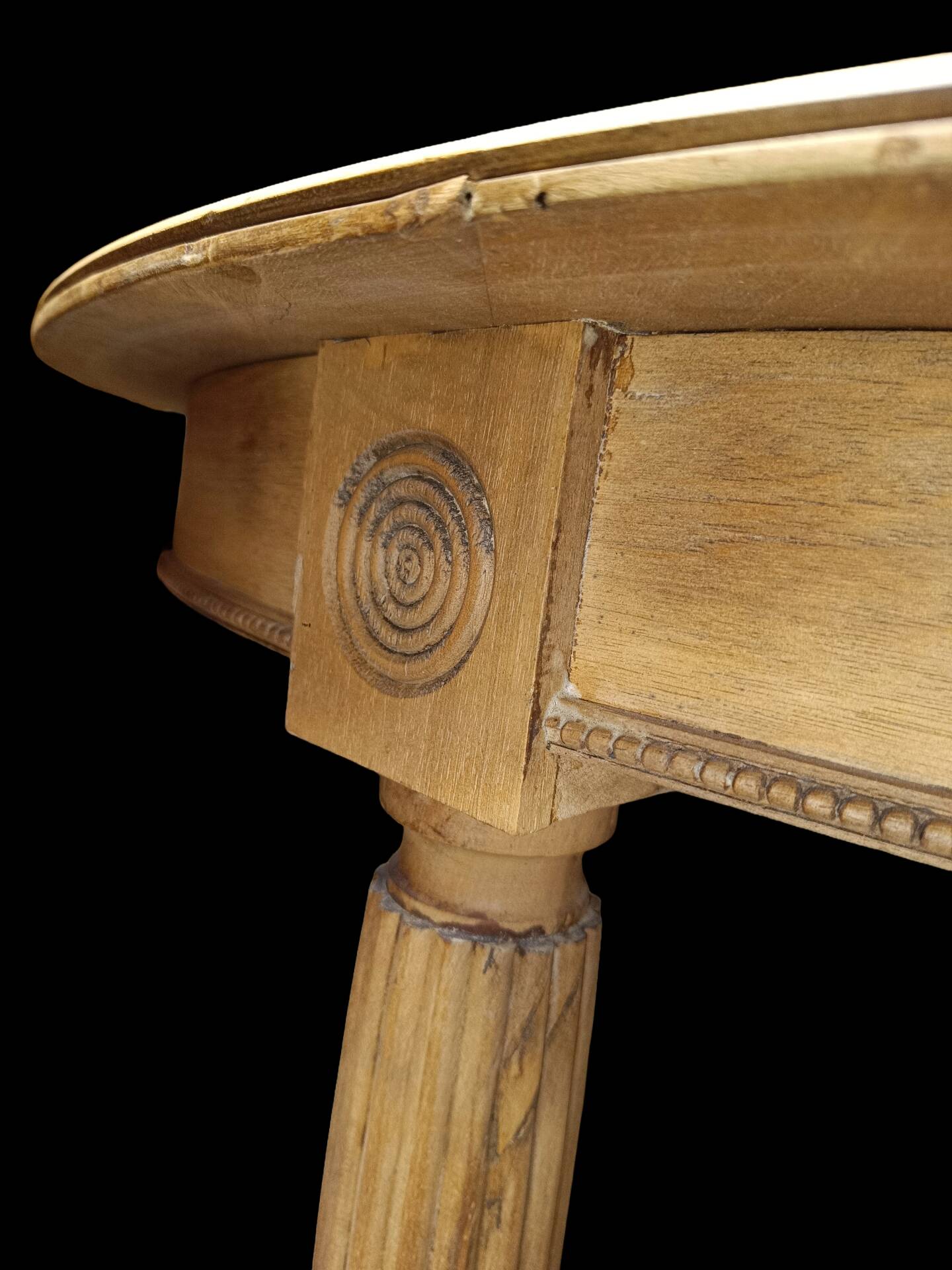 Oval extendable table in Louis XVI style – Renovated solid walnut