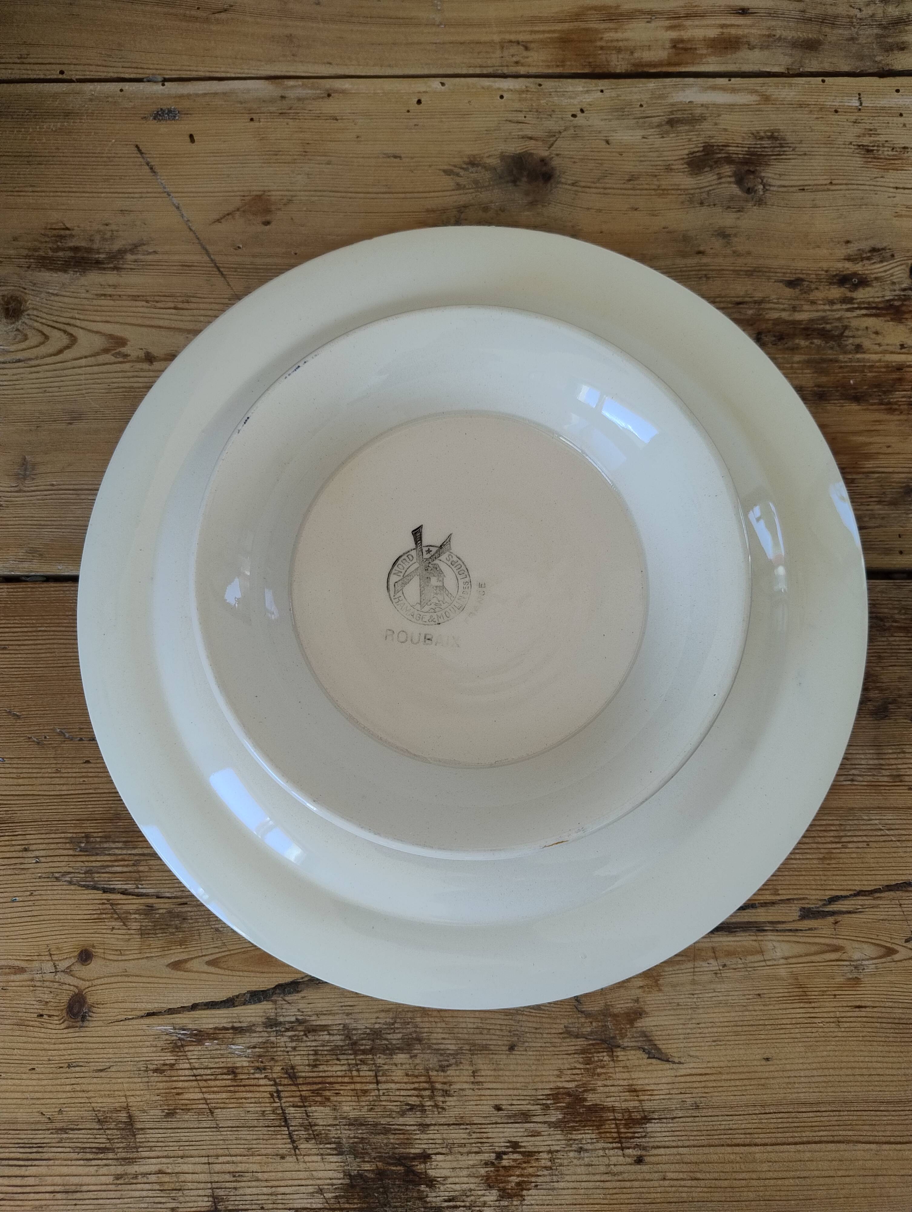Plat sur pied vintage en faïence Moulin des Loups modèle Roubaix