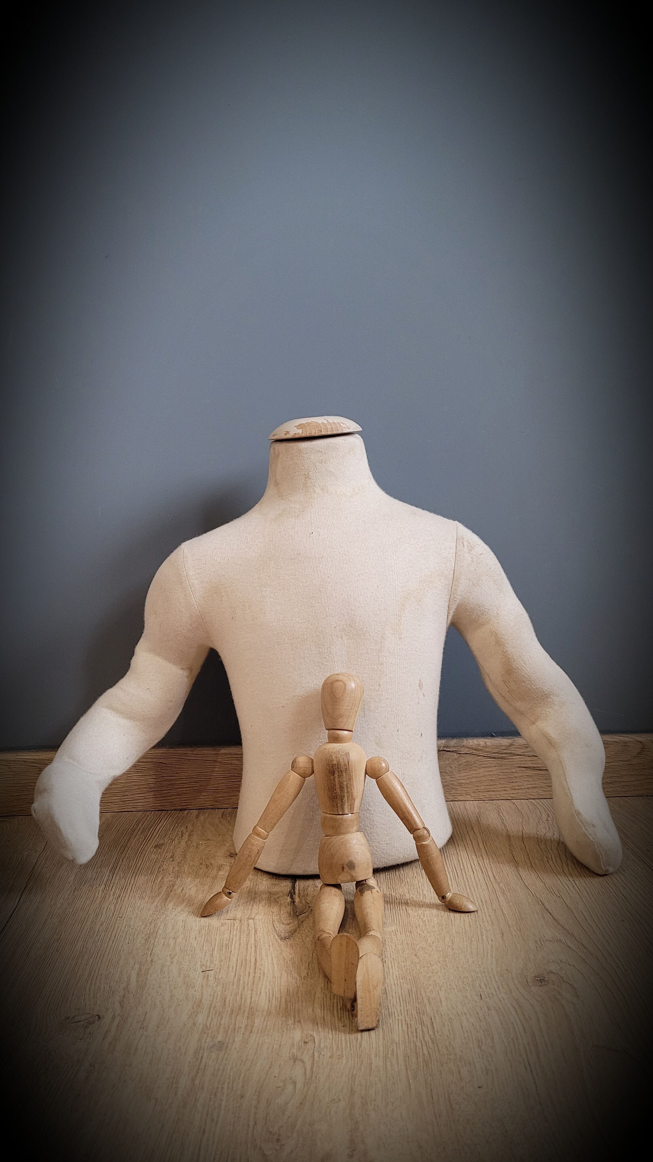 Mannequin wood fabric