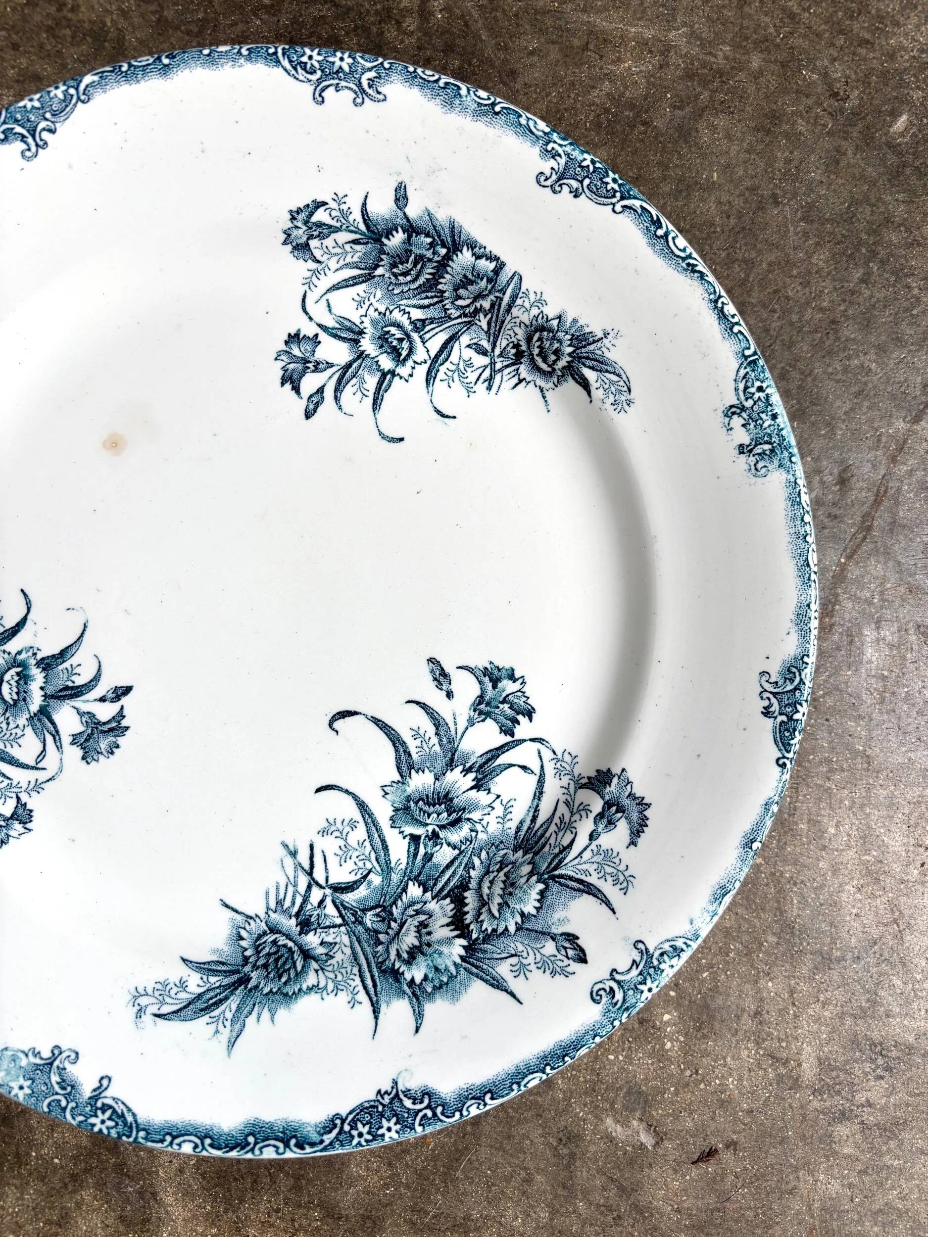 Léon Graves round dish in blue ironstone, "Oeillets" service