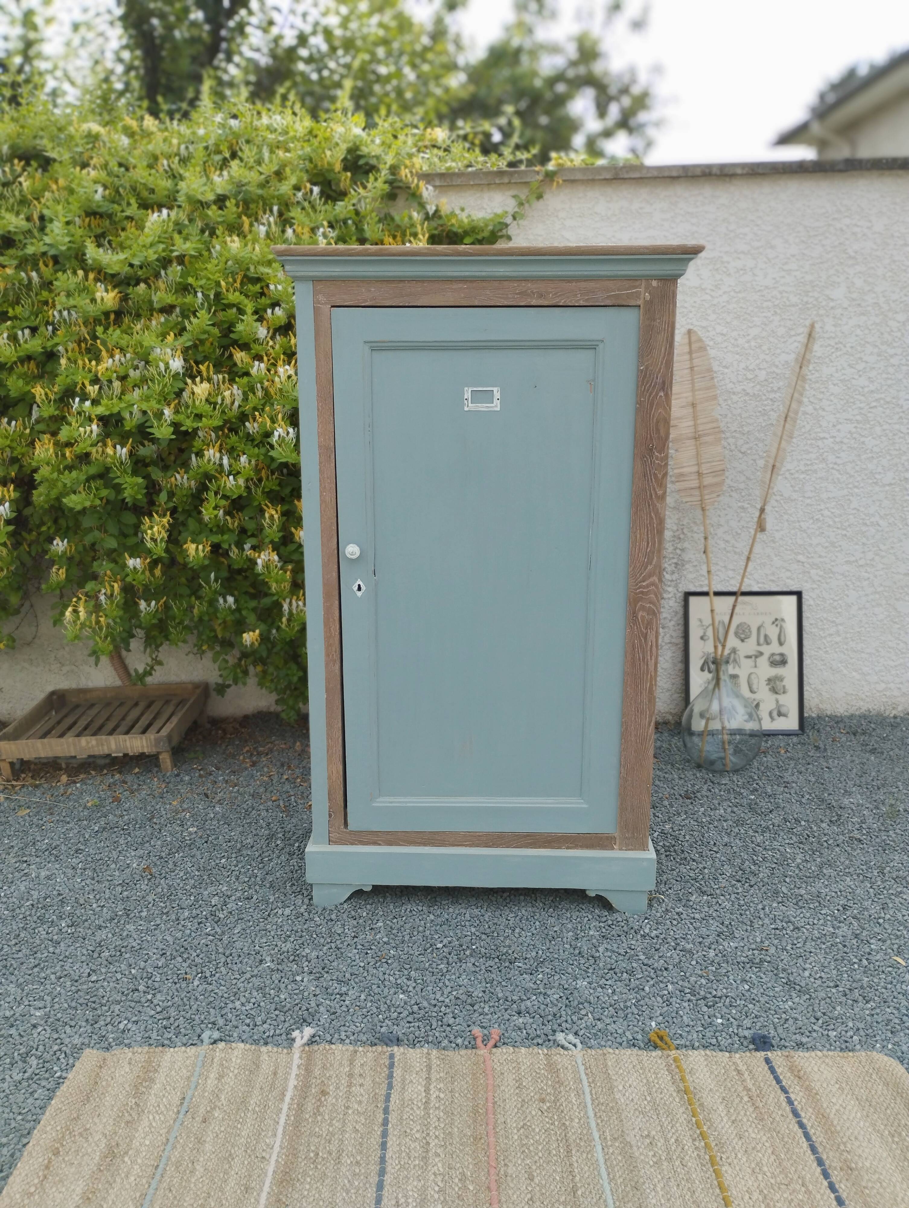 Parisian Wardrobe - Vintage Bonnetière