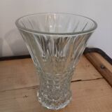 Petit vase en verre taillé