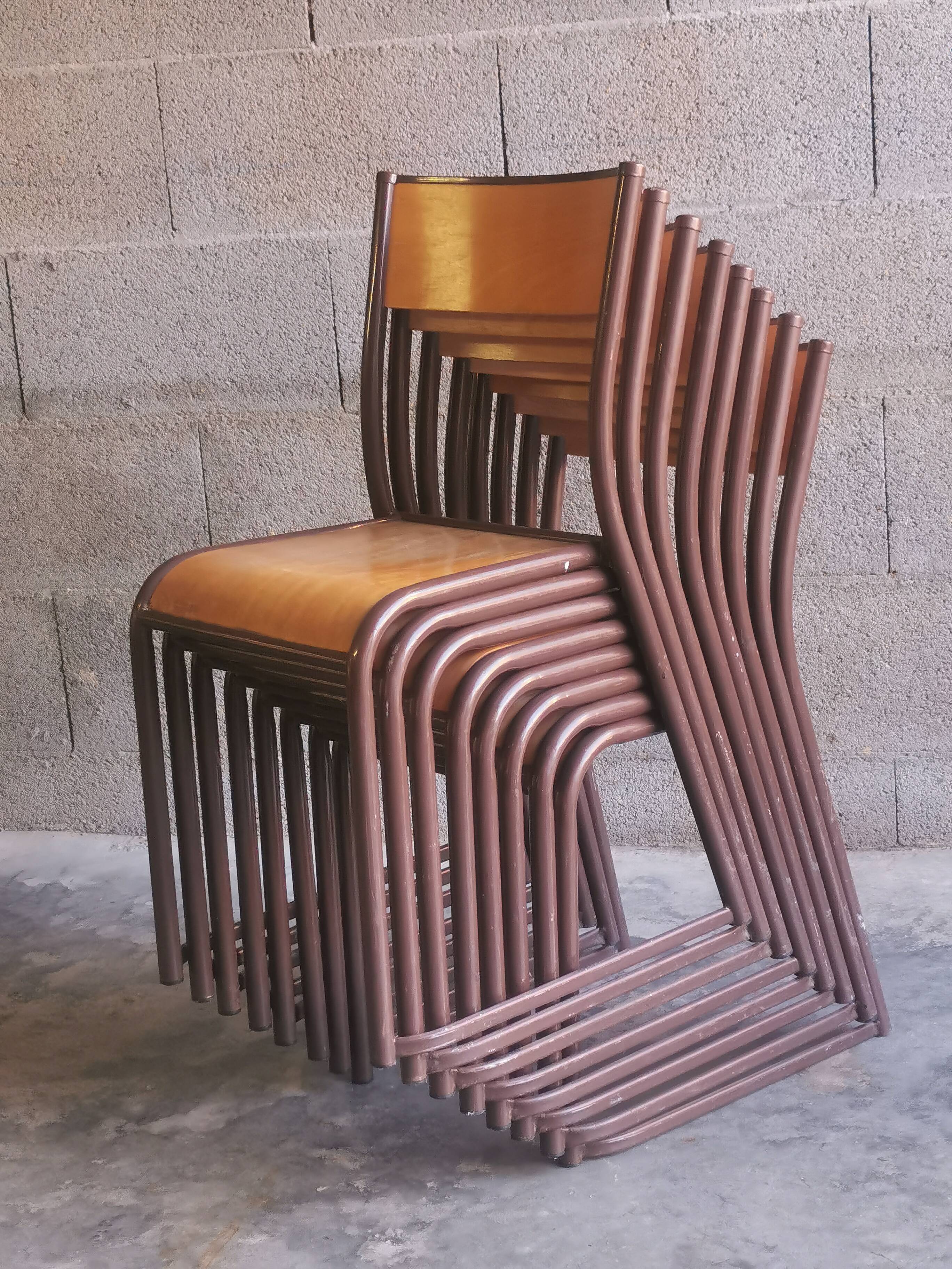 Serie de 8 chaises vintage empilables