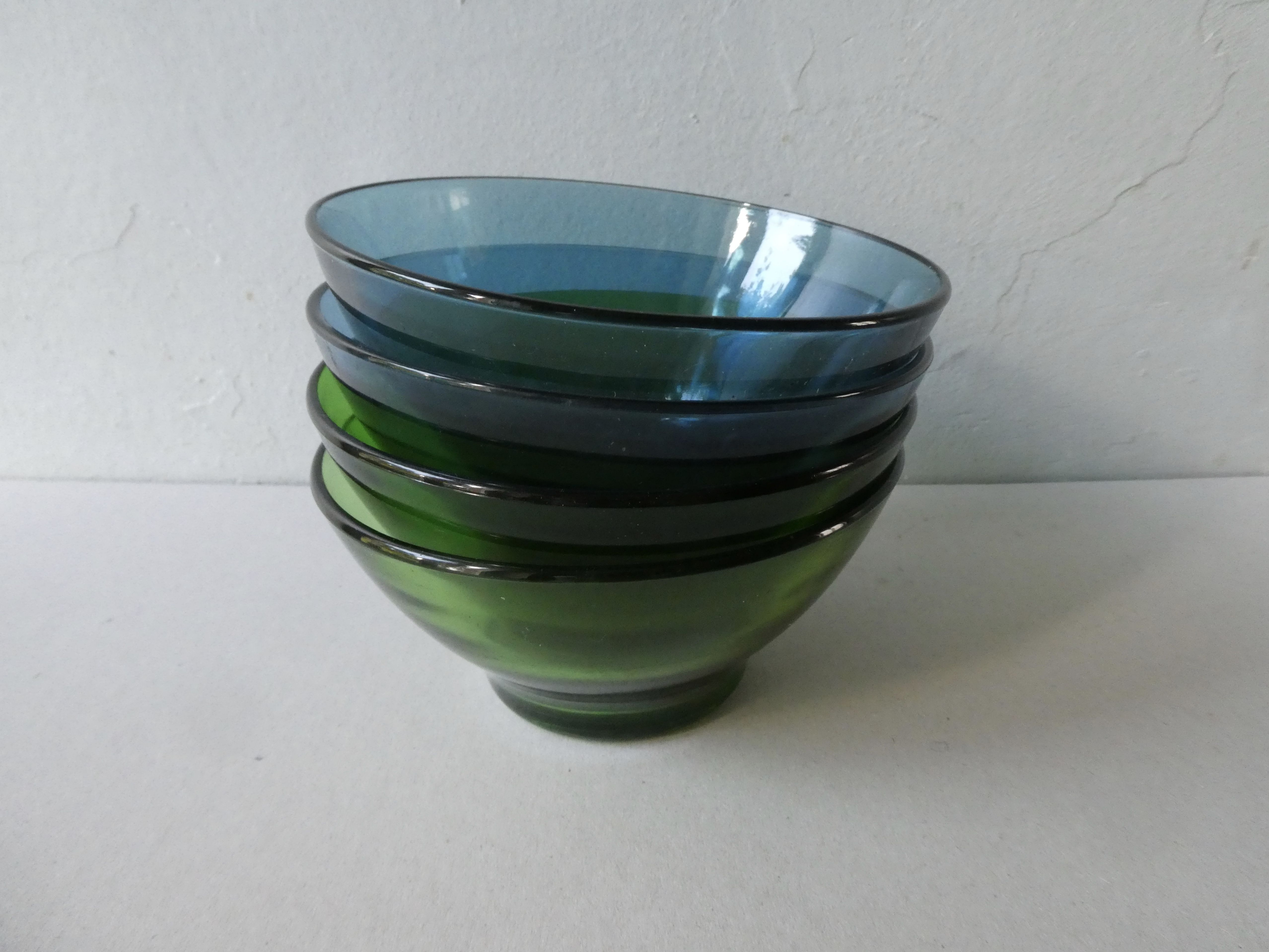 Set of 4 Vereco France bowls in colored glass
