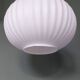 Lampe suspendue vintage en opaline et en teck. Louis Kalff '60