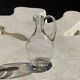 Carafe en verre à bec verseur et anse
