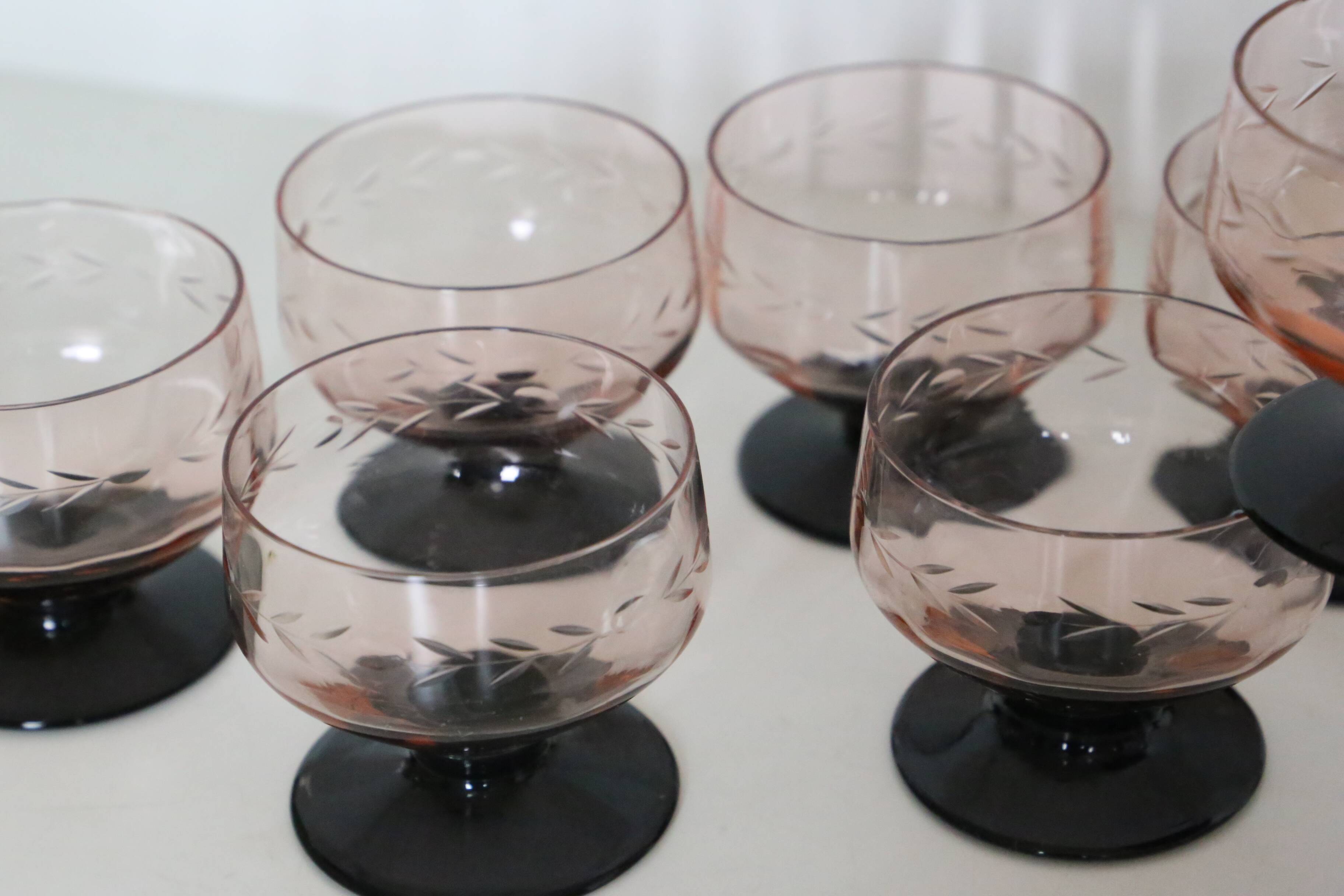 Set de 11 coupes à pied rose, vintage, 1950, mid century