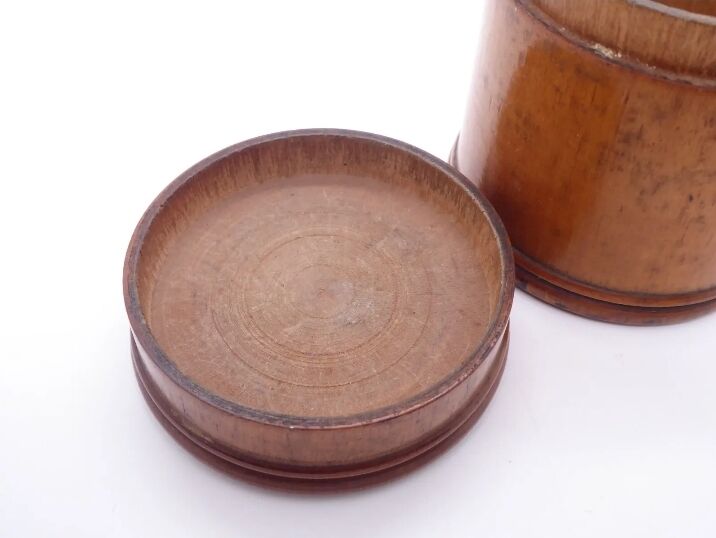 Round wooden box