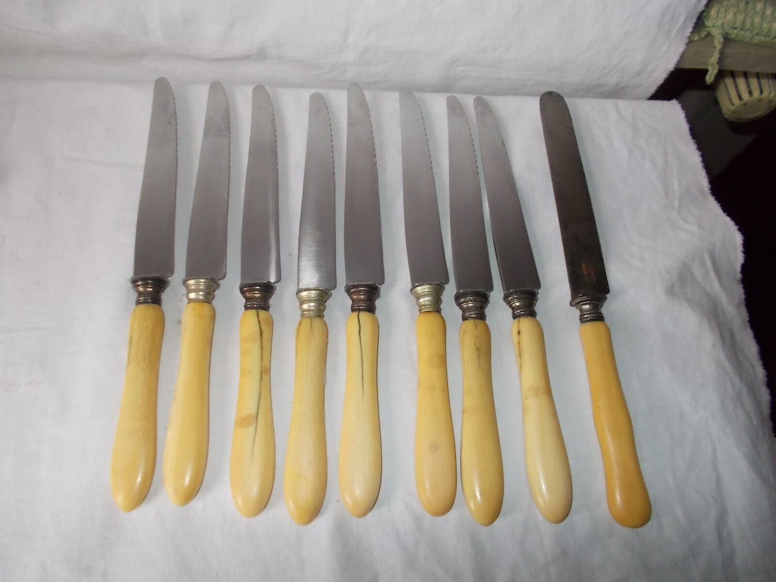 Box of 9 knives E. Mauplot
