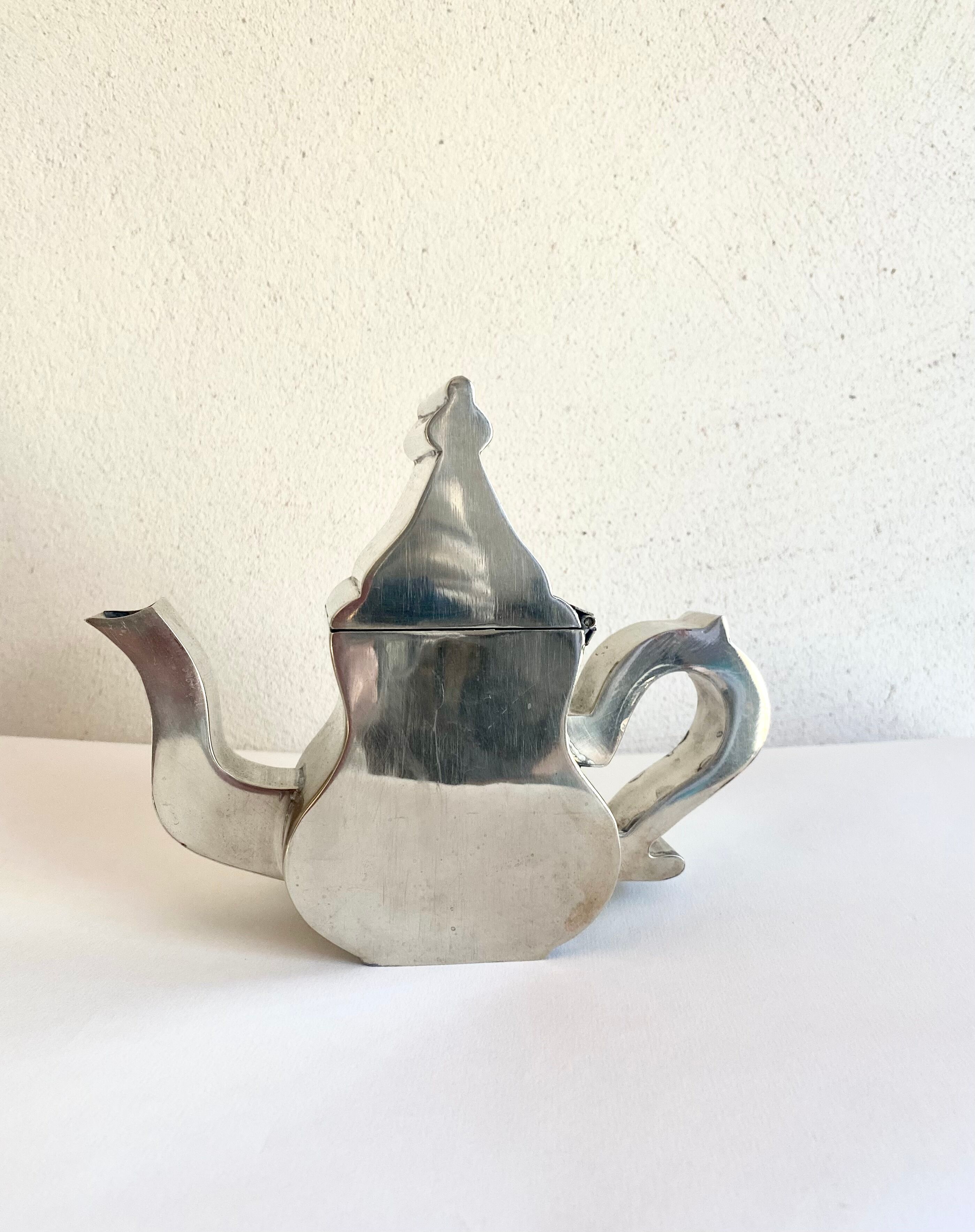 Bildi teapot d in Younès Duret, design