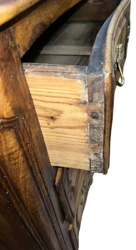Curved Lyonnaise chest of drawers, Louis XV period, in solid walnut, circa 1750