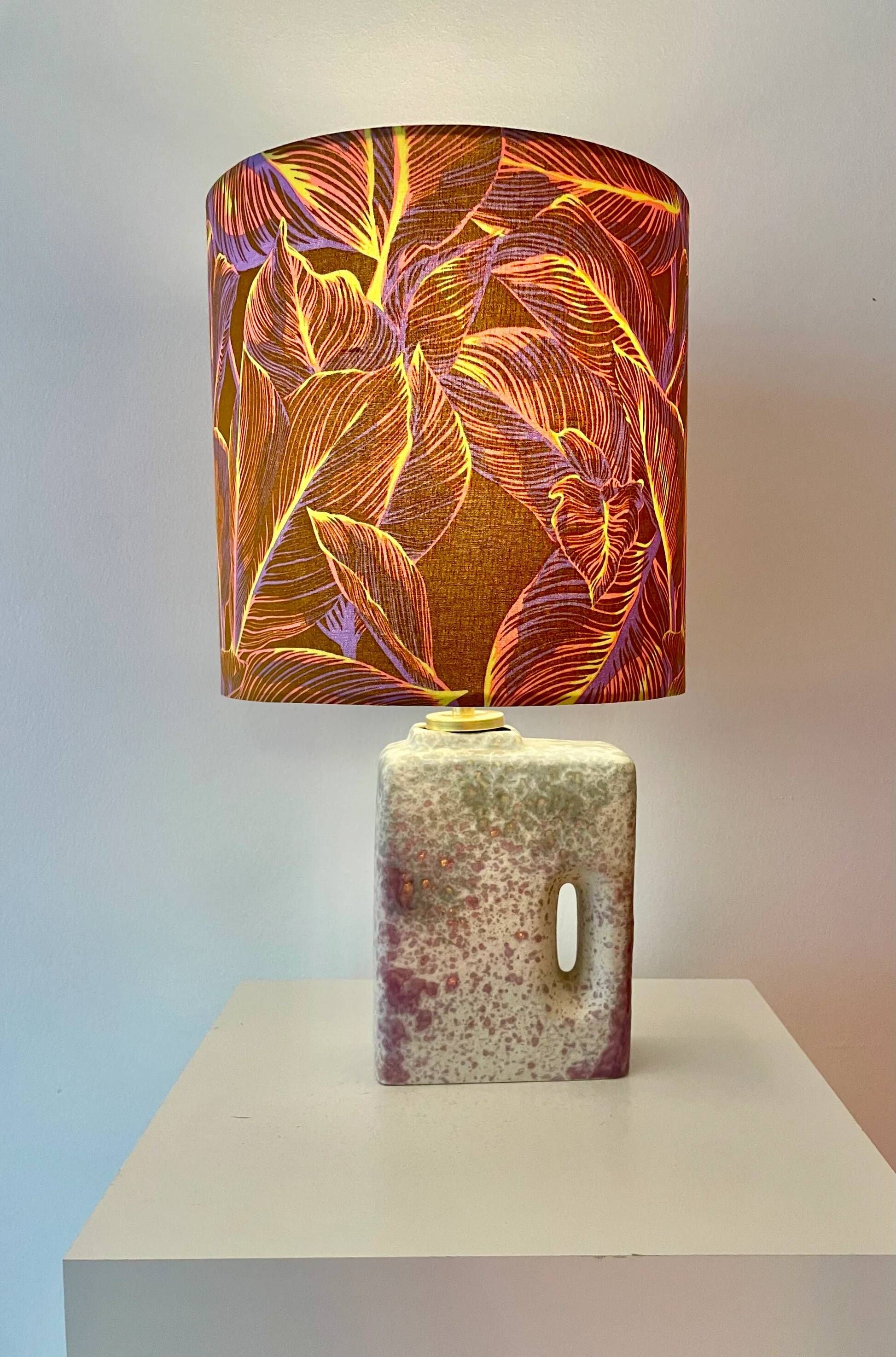Übelacker table lamp - Battery lamp on a vase fireplace with botanical shade | 42 cm