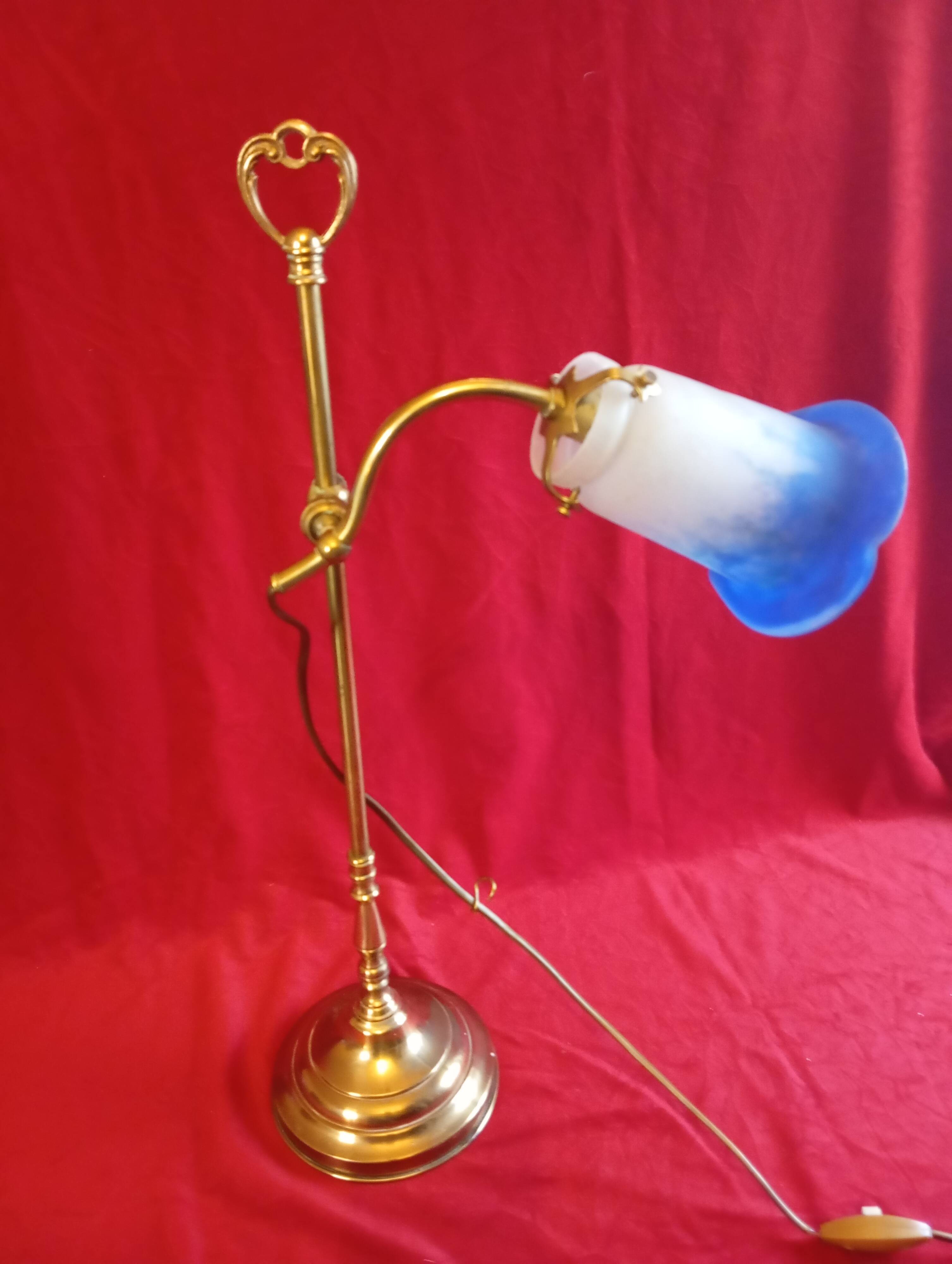 Brass floor lamp with tulip-shaped glass paste shade