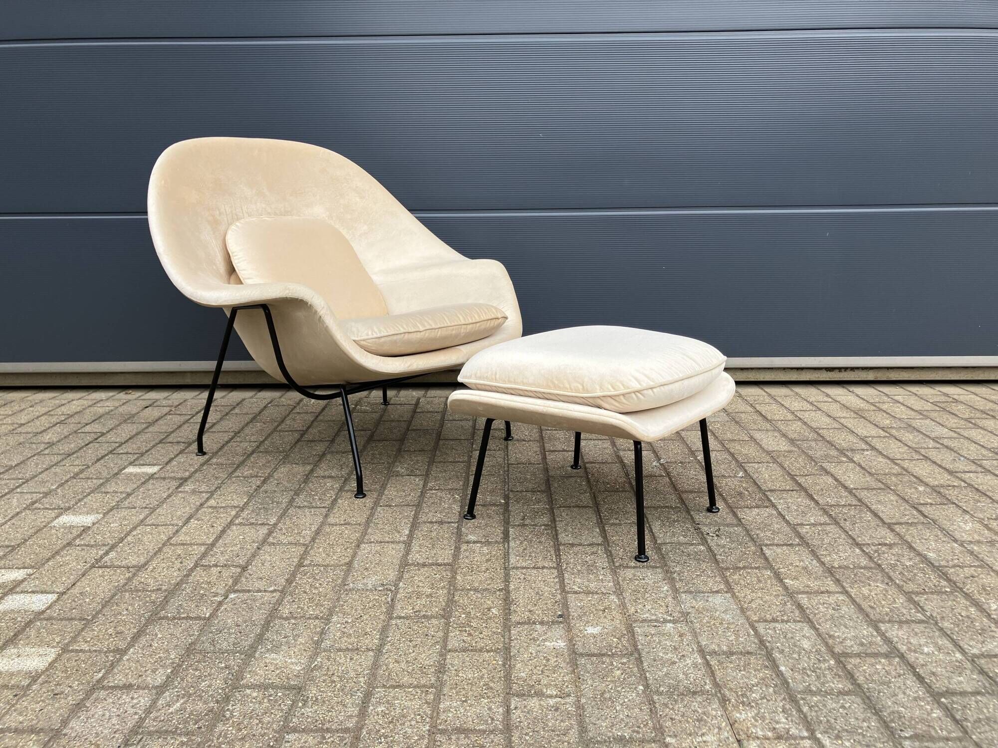 Knoll Womb chair + ottoman Eero Saarinen Beige Sand color, perfect condition!