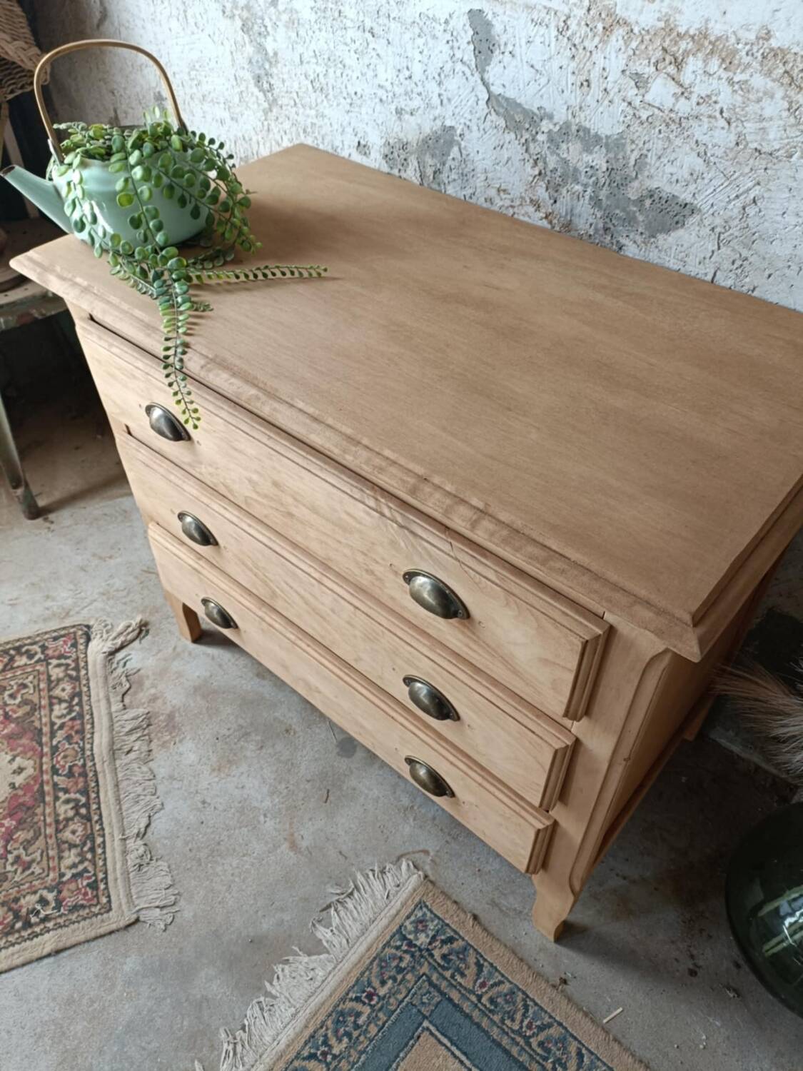 Wooden chest of drawers
