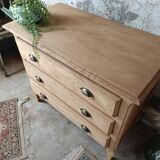 Wooden chest of drawers