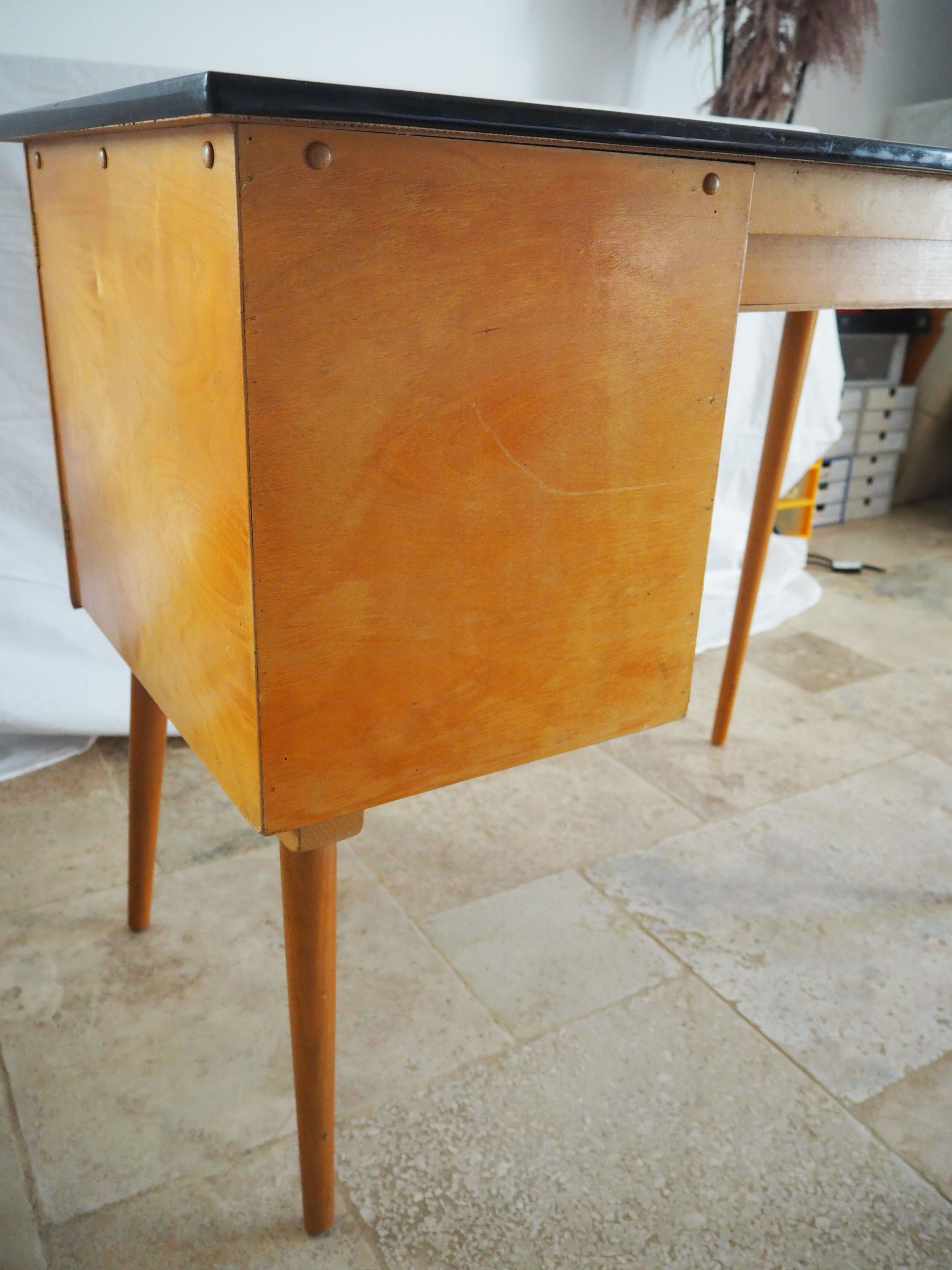 Bureau en bois plateau formica des années 60