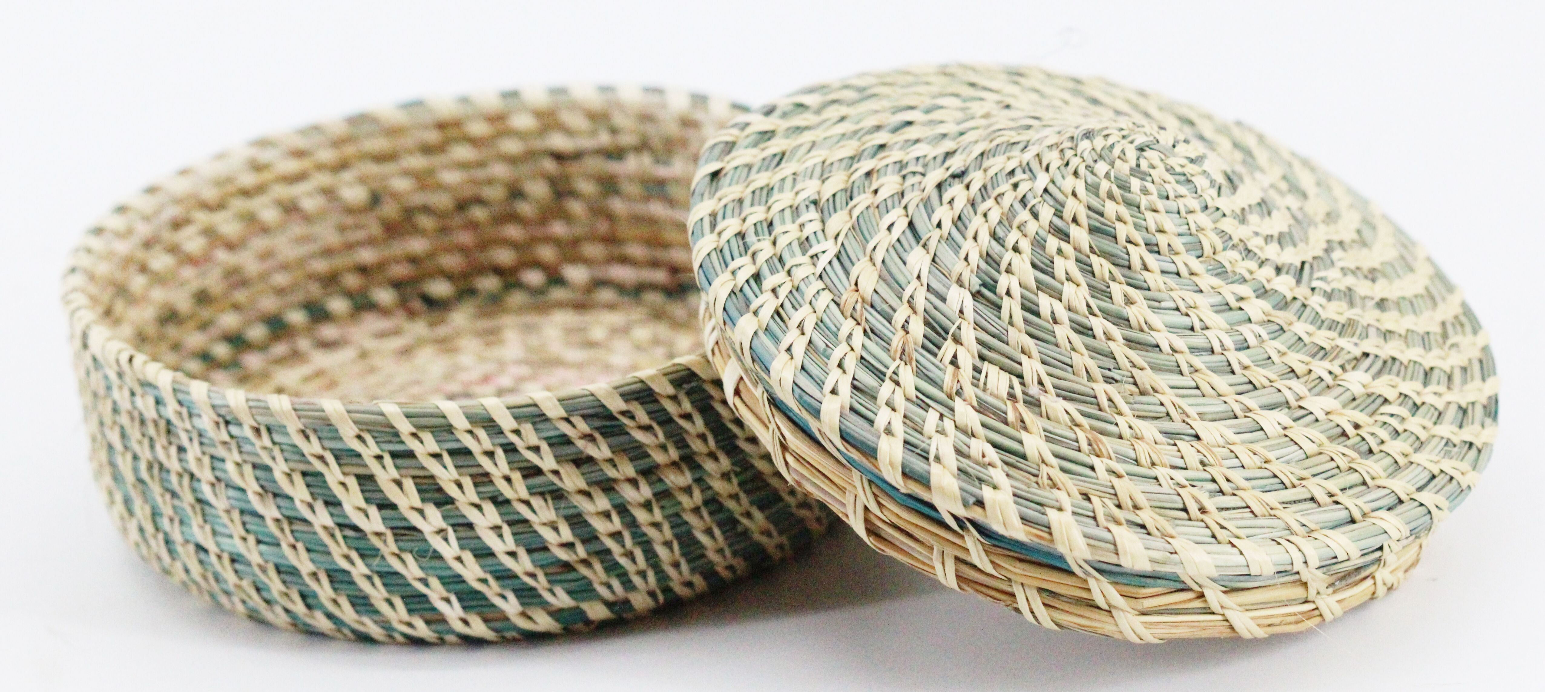Small wicker panière