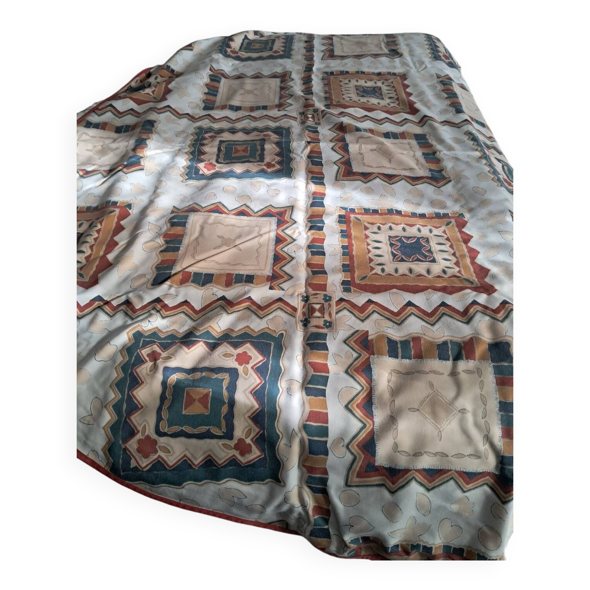 Oval tablecloth for 12 place settings