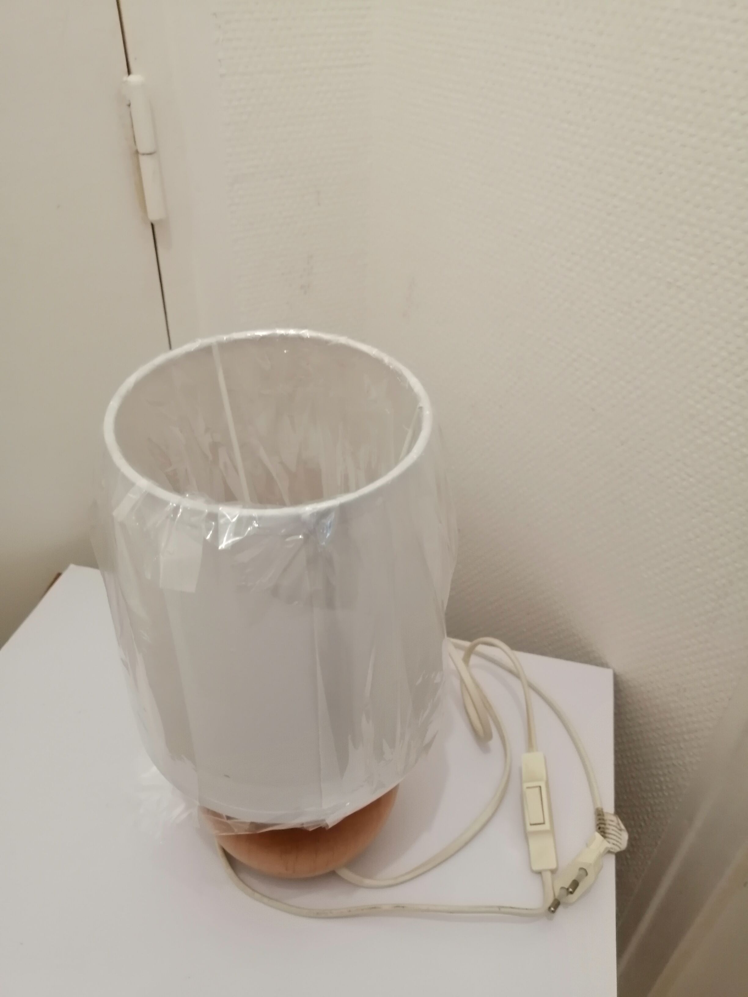 Wooden ball table lamp