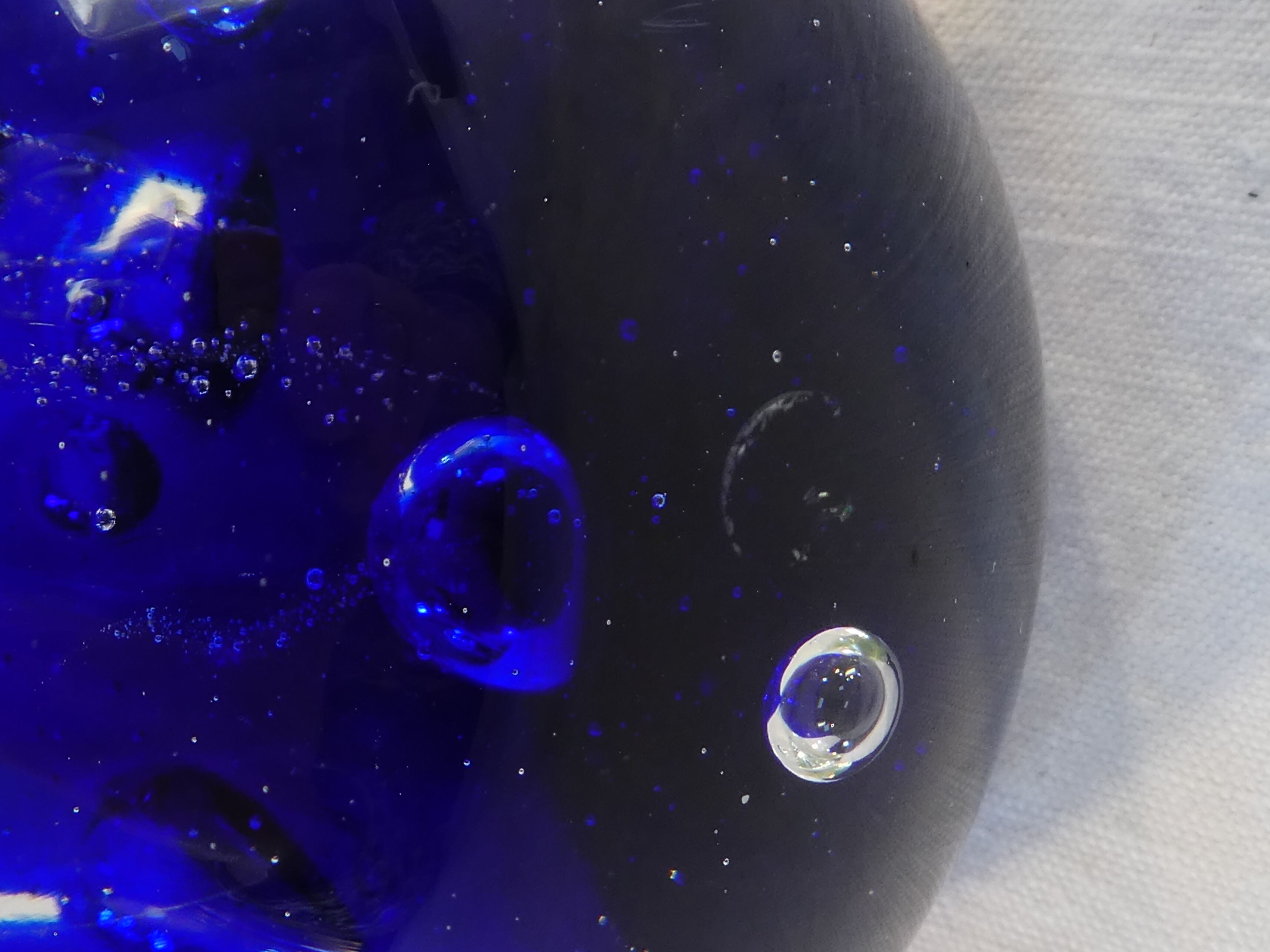 Sulphide / Paperweight THE DOLPHINS with blue background nº2