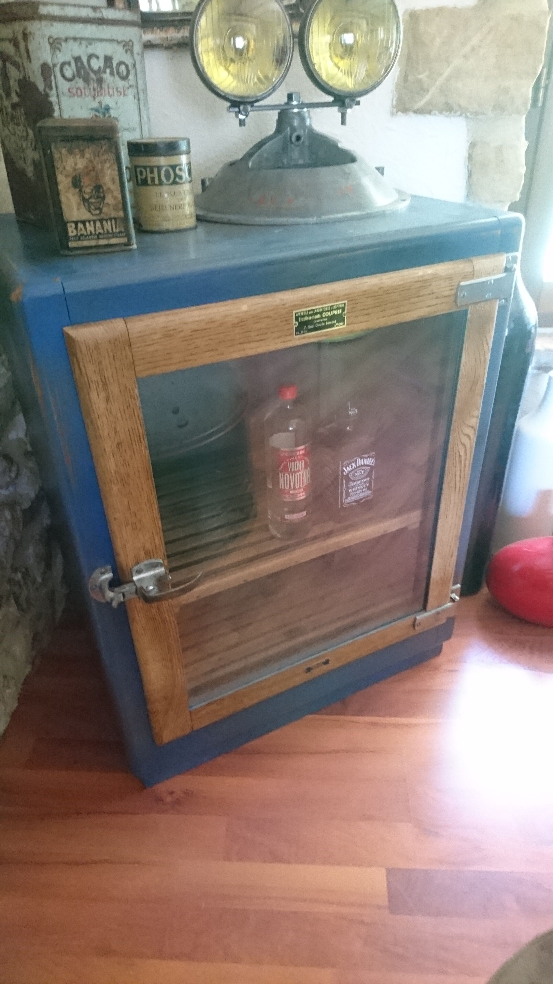 Meuble de laboratoire ancien