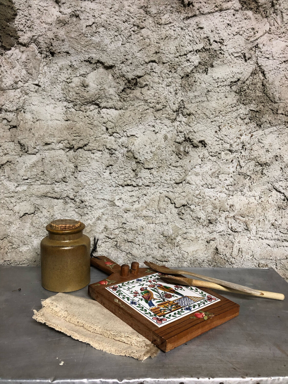 Hand-painted tiled cutting board