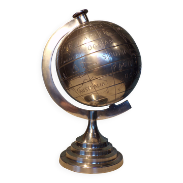 Metal globe