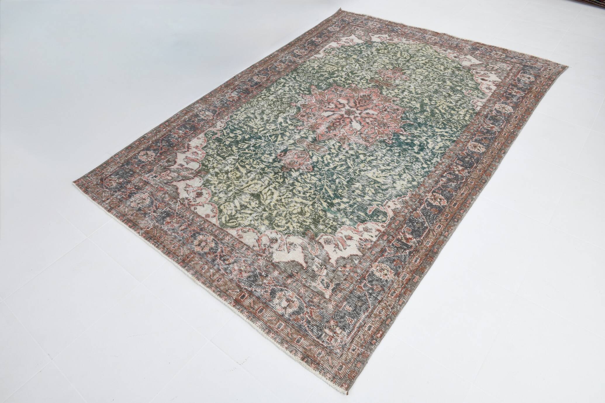 6x8 Vintage Green & Red Oriental Persian Rug, 172x252Cm