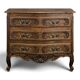Commode néo rustique galbée richement sculptée