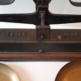 Roberval balance with its complete weight box