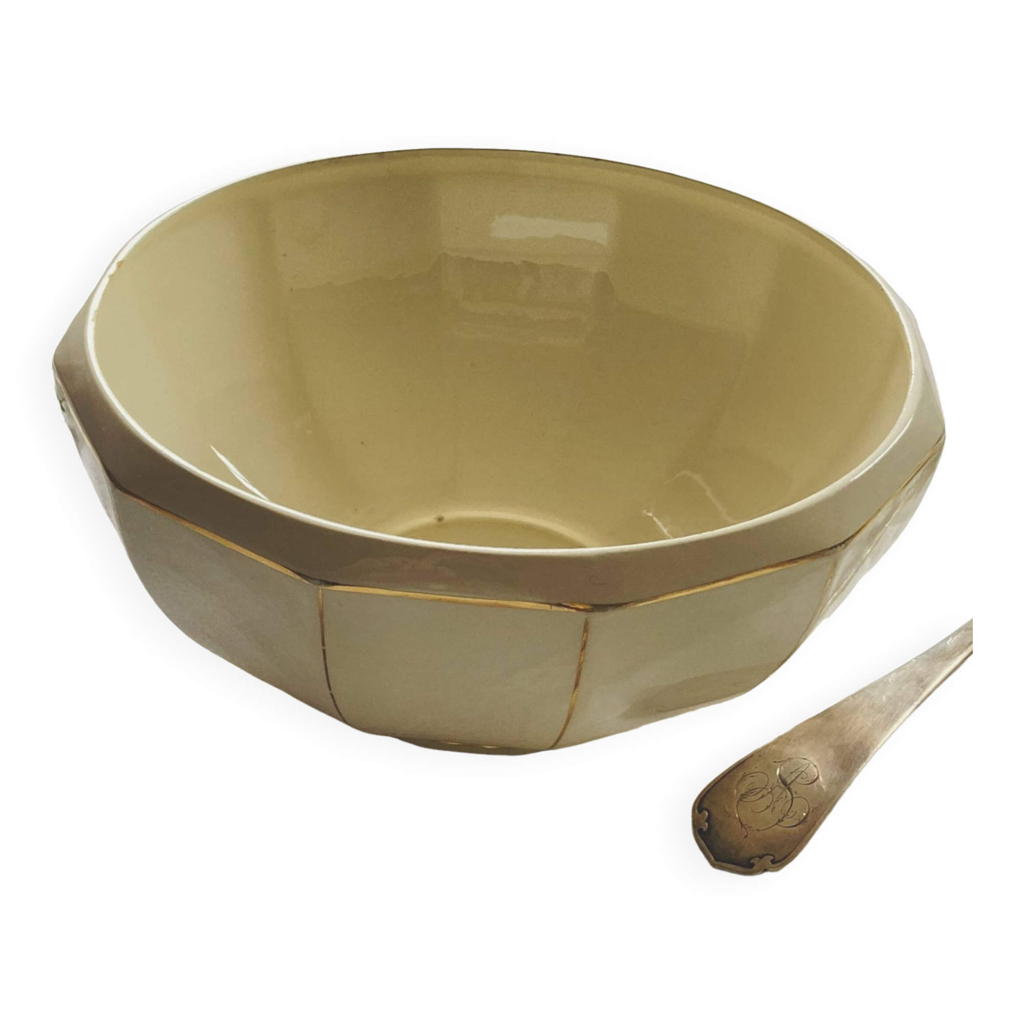 Old salad bowl in earthenware, French manufacture of Badonviller