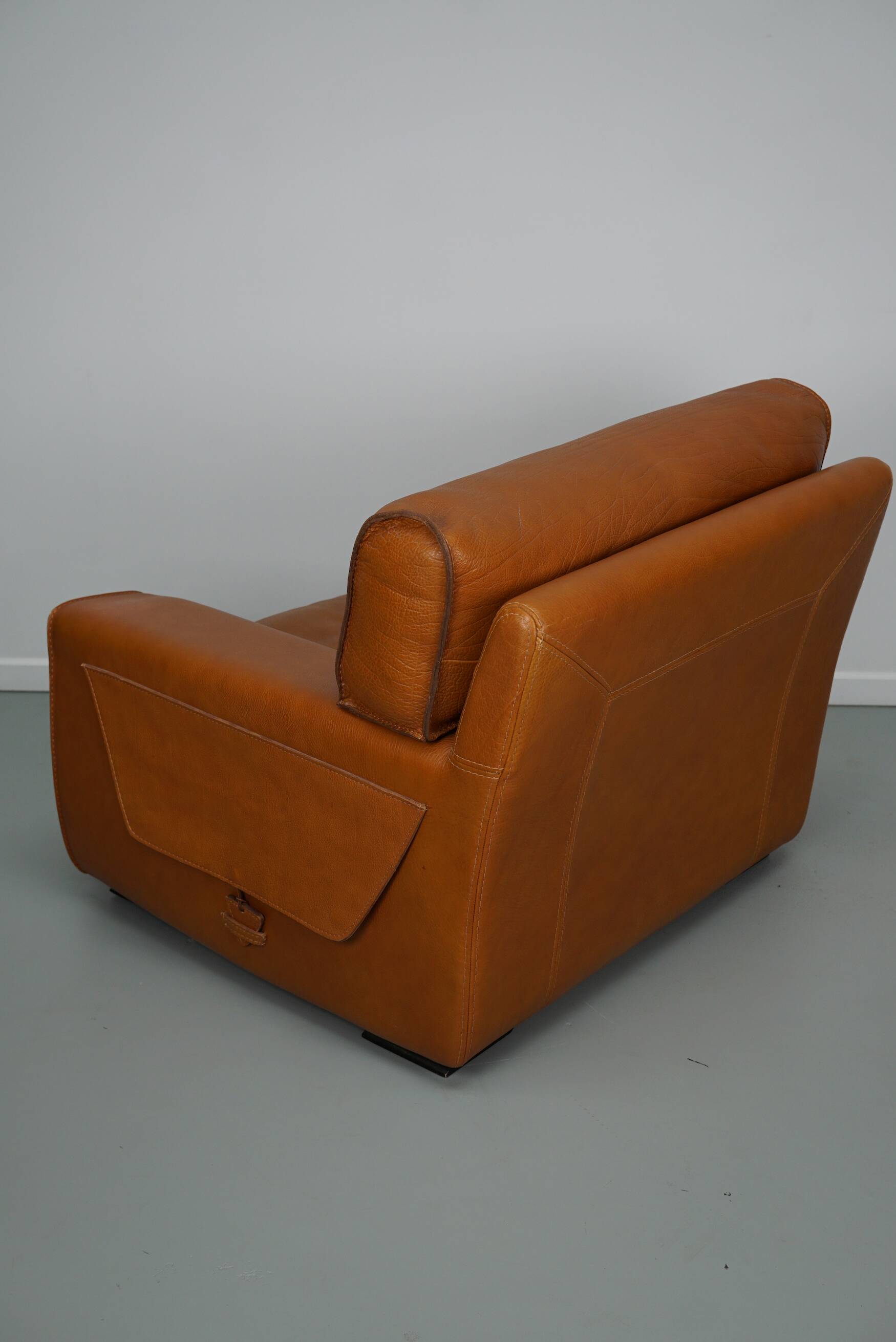 Roche Bobois leather club chair with beige/cognac collar – France, circa 1980