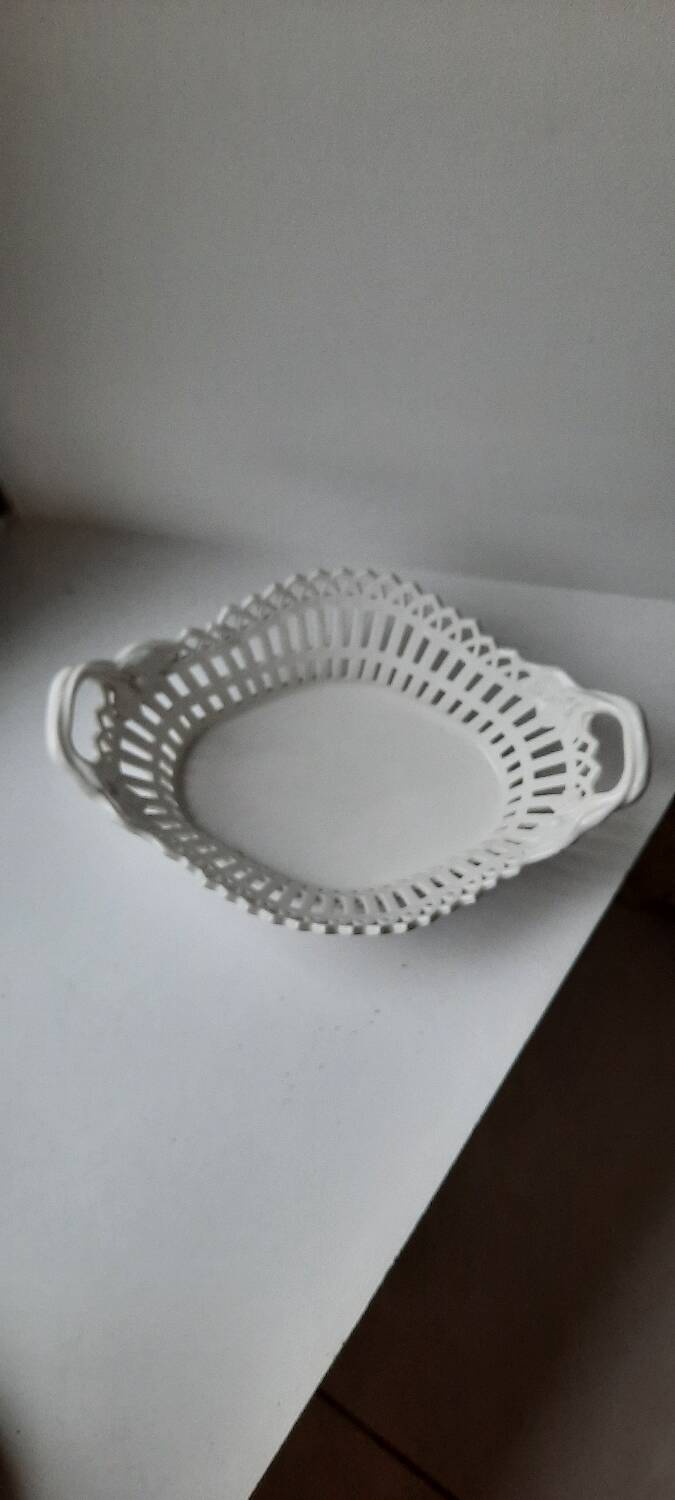 White porcelain basket
