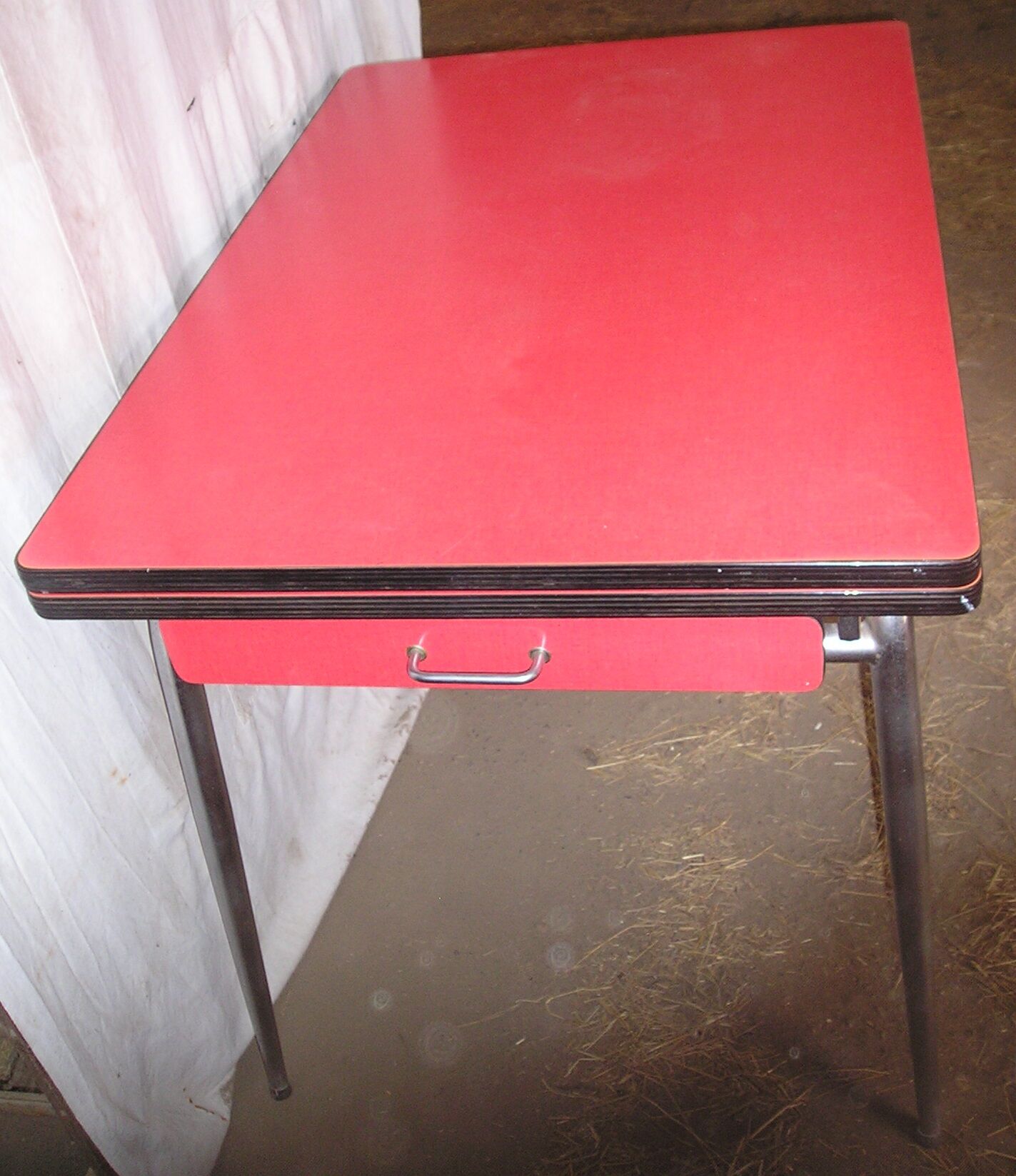 Table formica red 1970