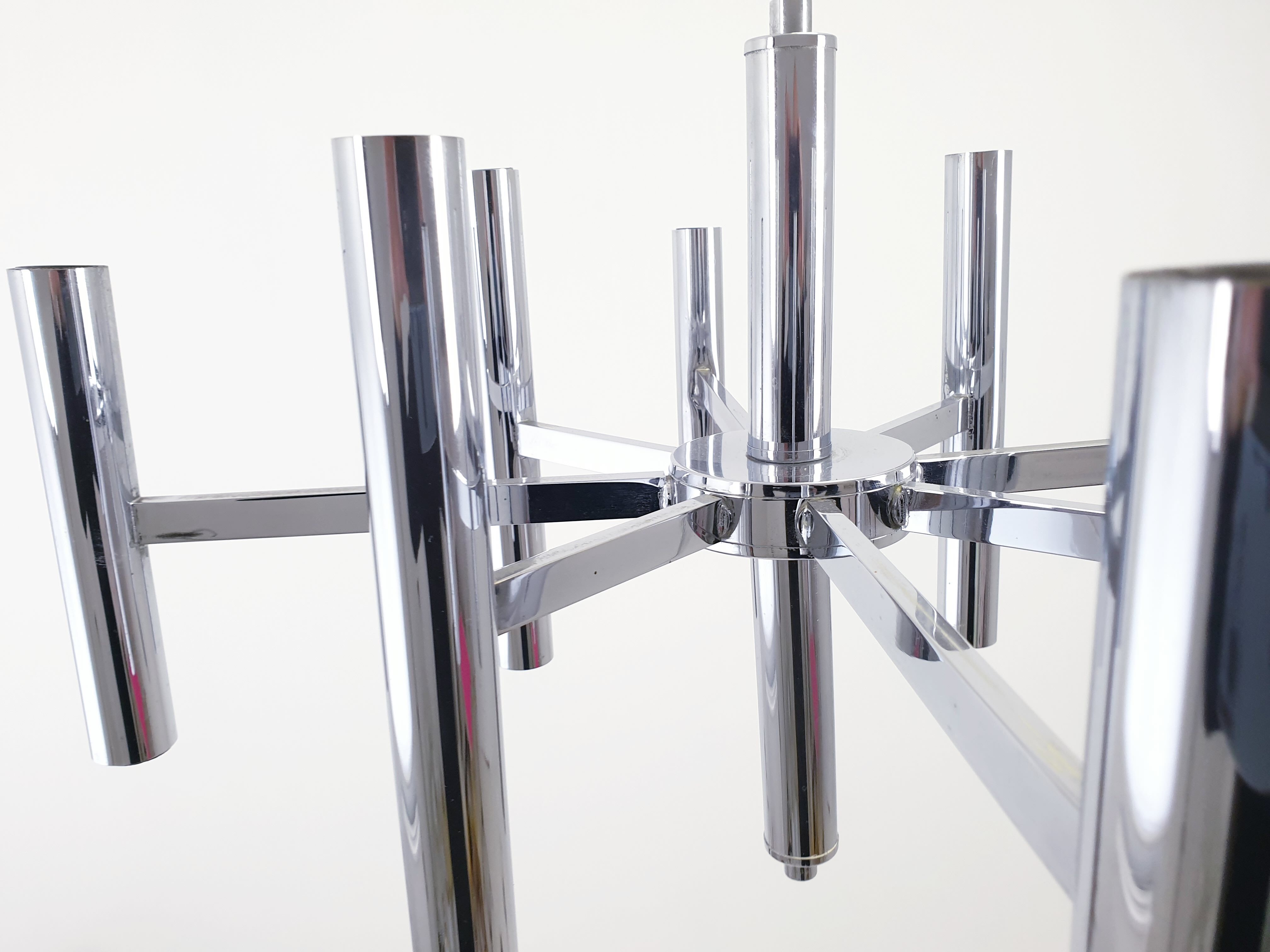 Hanging chrome