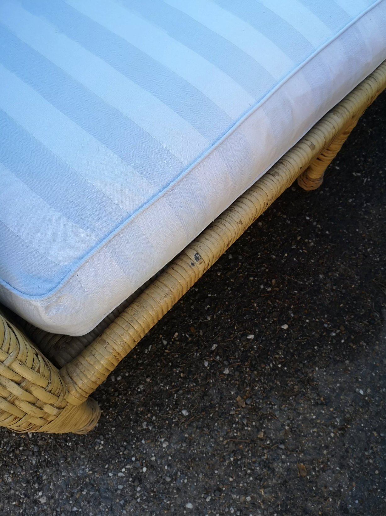 Vintage rattan lounge