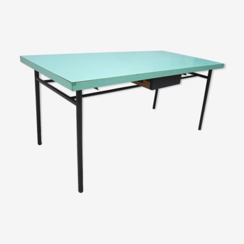 Table metal and formica