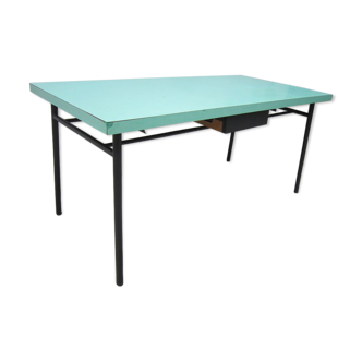 Table metal and formica