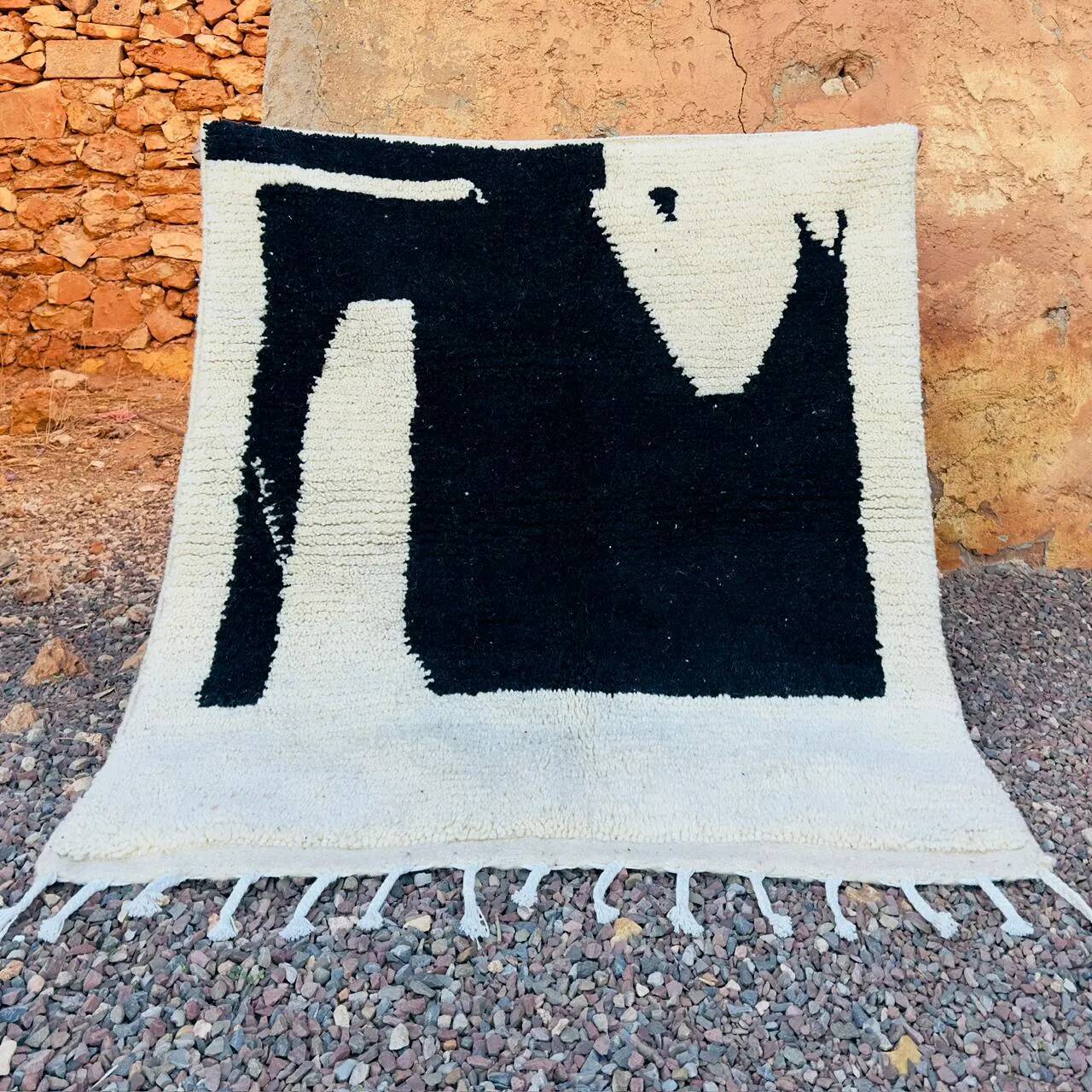 Large Berber wool rug 2.5x1.5 m