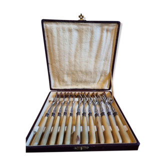 Dessert fork or oysters